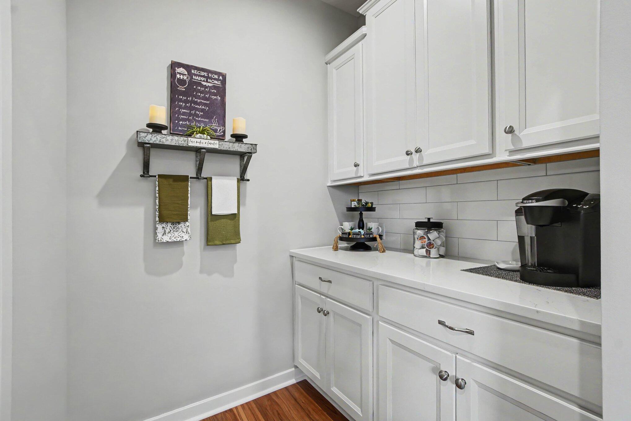 9980 Meadow Glen Drive Property Photo 13