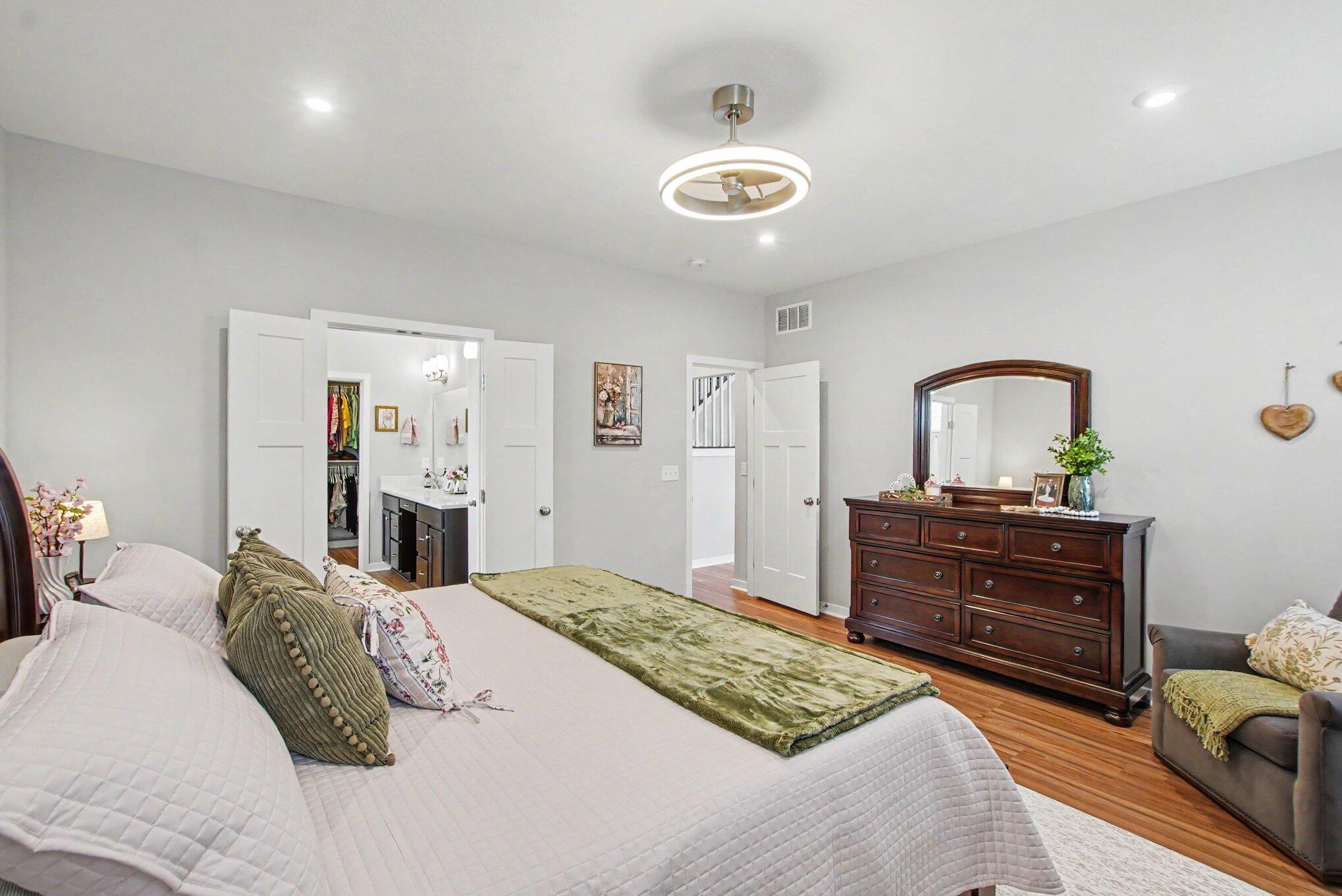 9980 Meadow Glen Drive Property Photo 15