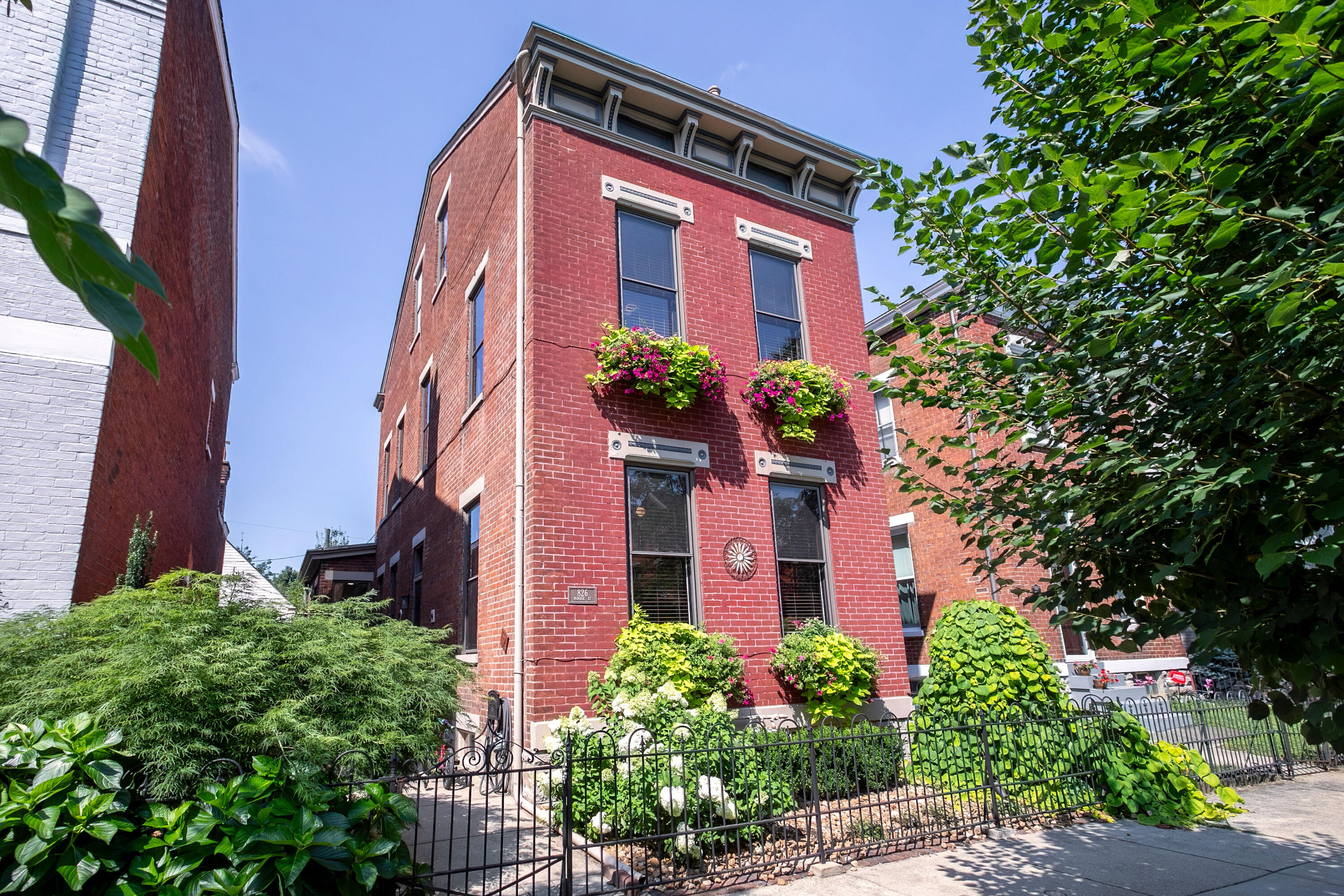 826 Monroe Street Property Photo 1