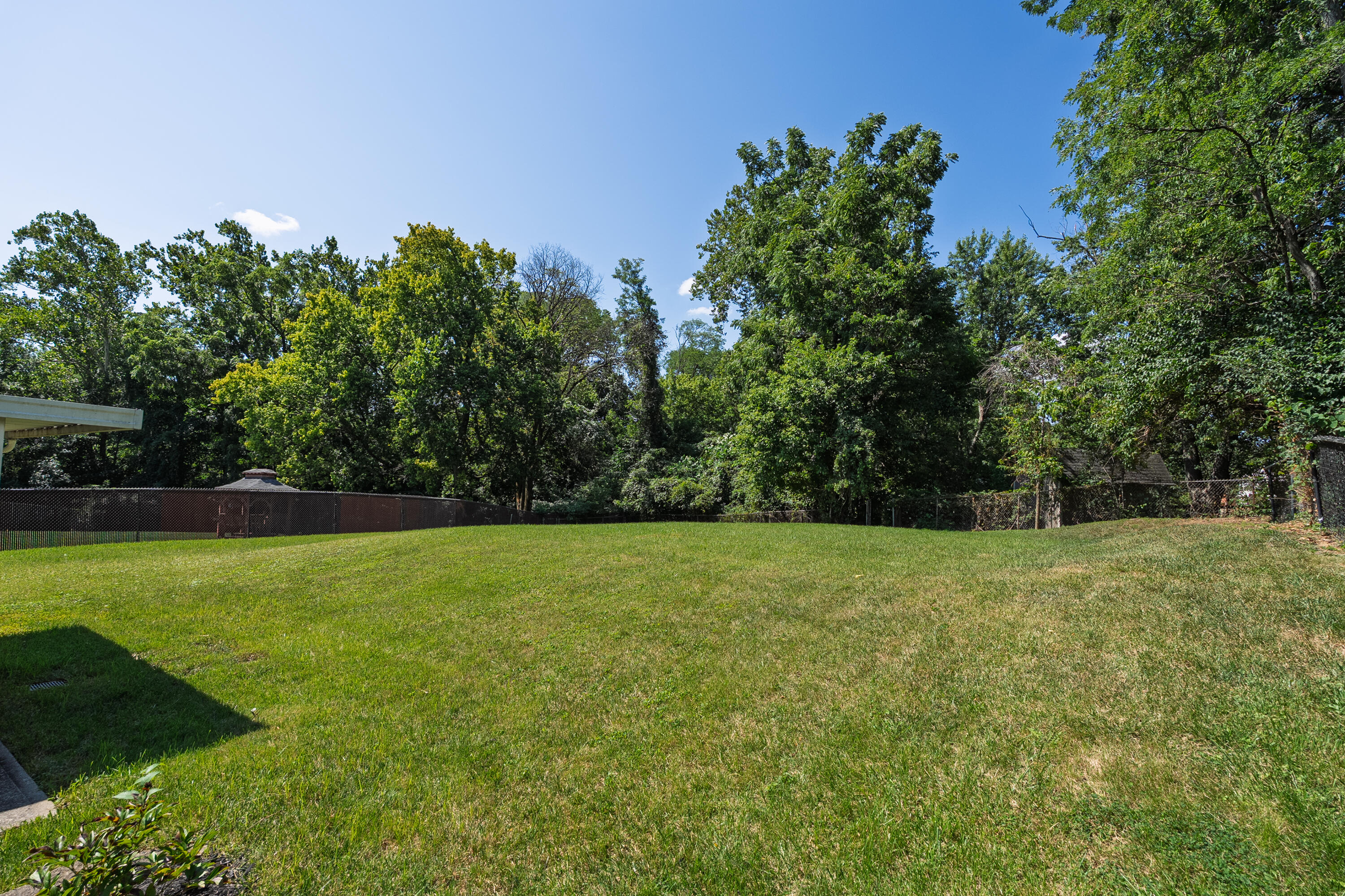 7786 Ravenswood Drive Property Photo 5