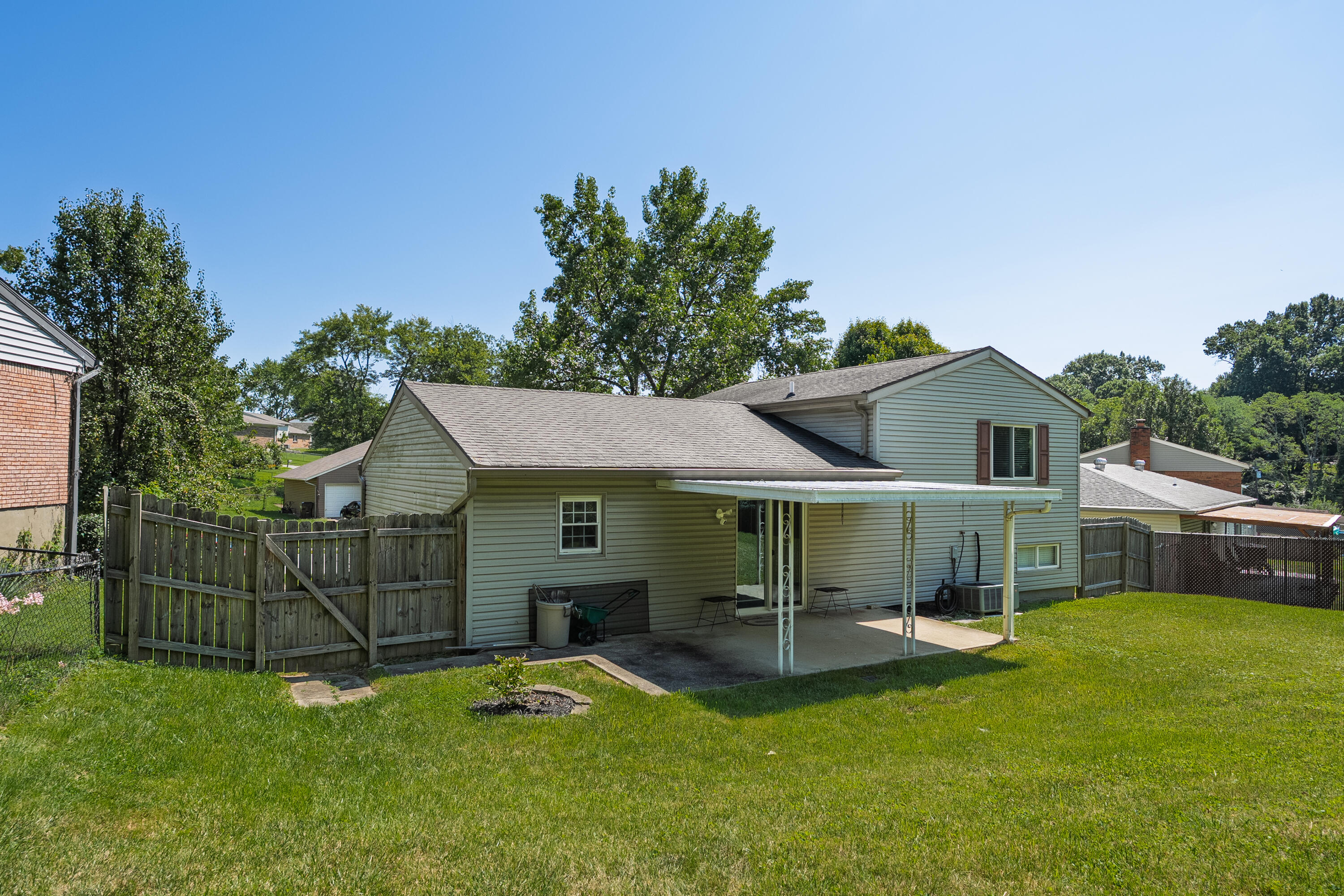 7786 Ravenswood Drive Property Photo 6