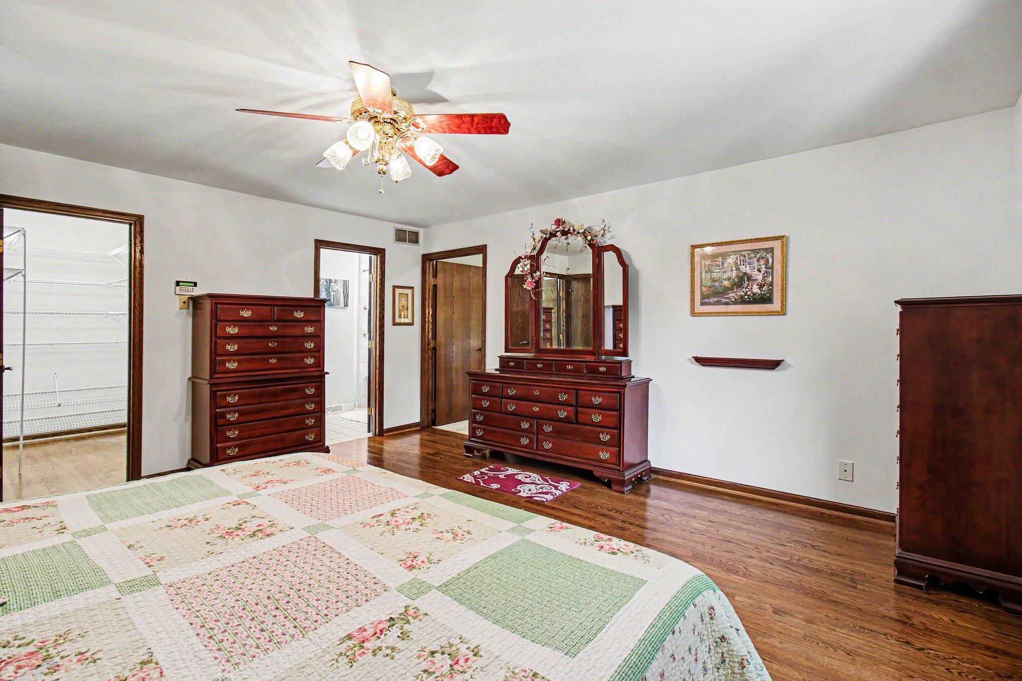 829 Lincoln Road Property Photo 17
