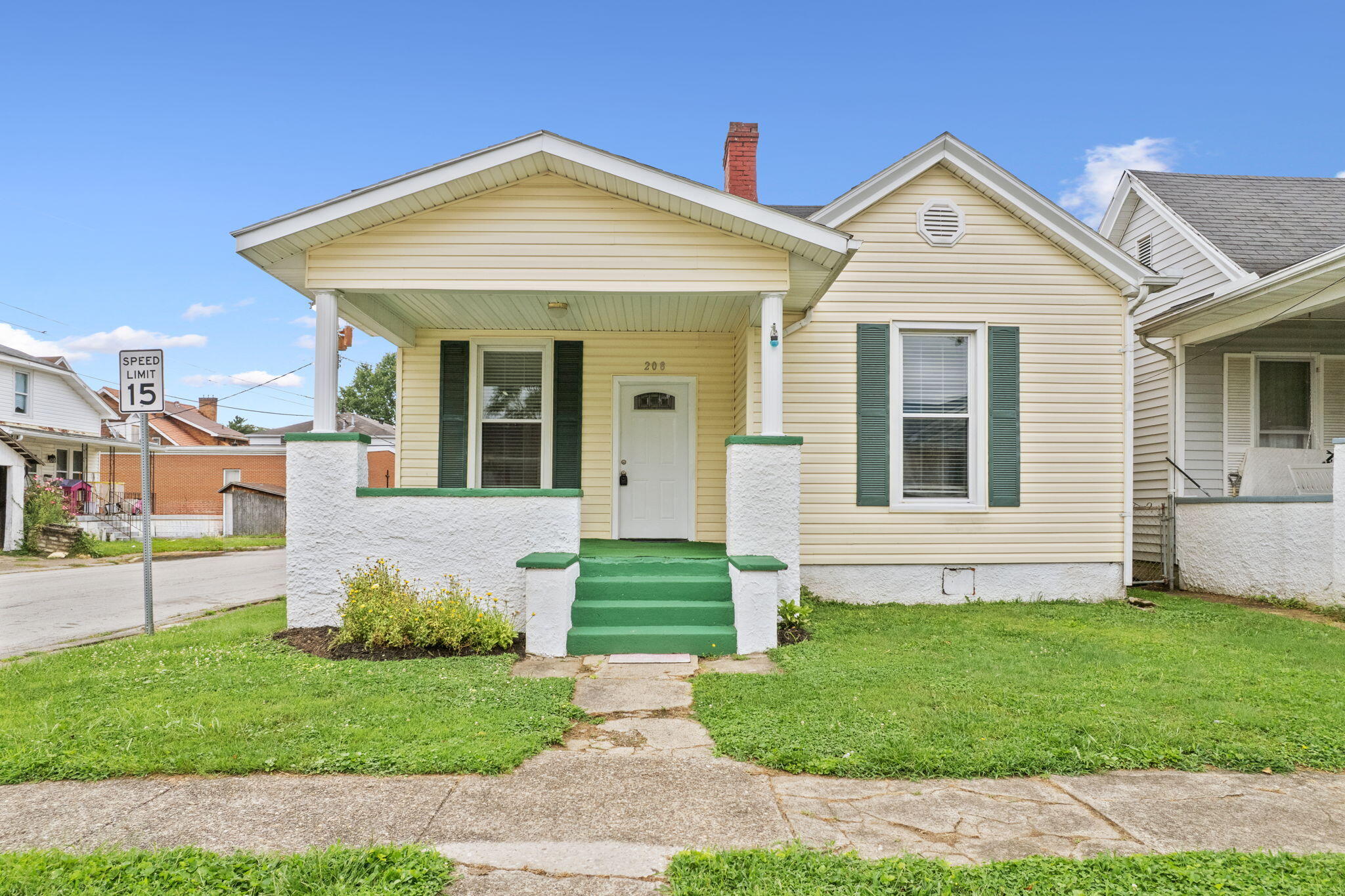 208 Houston Avenue Property Photo 1