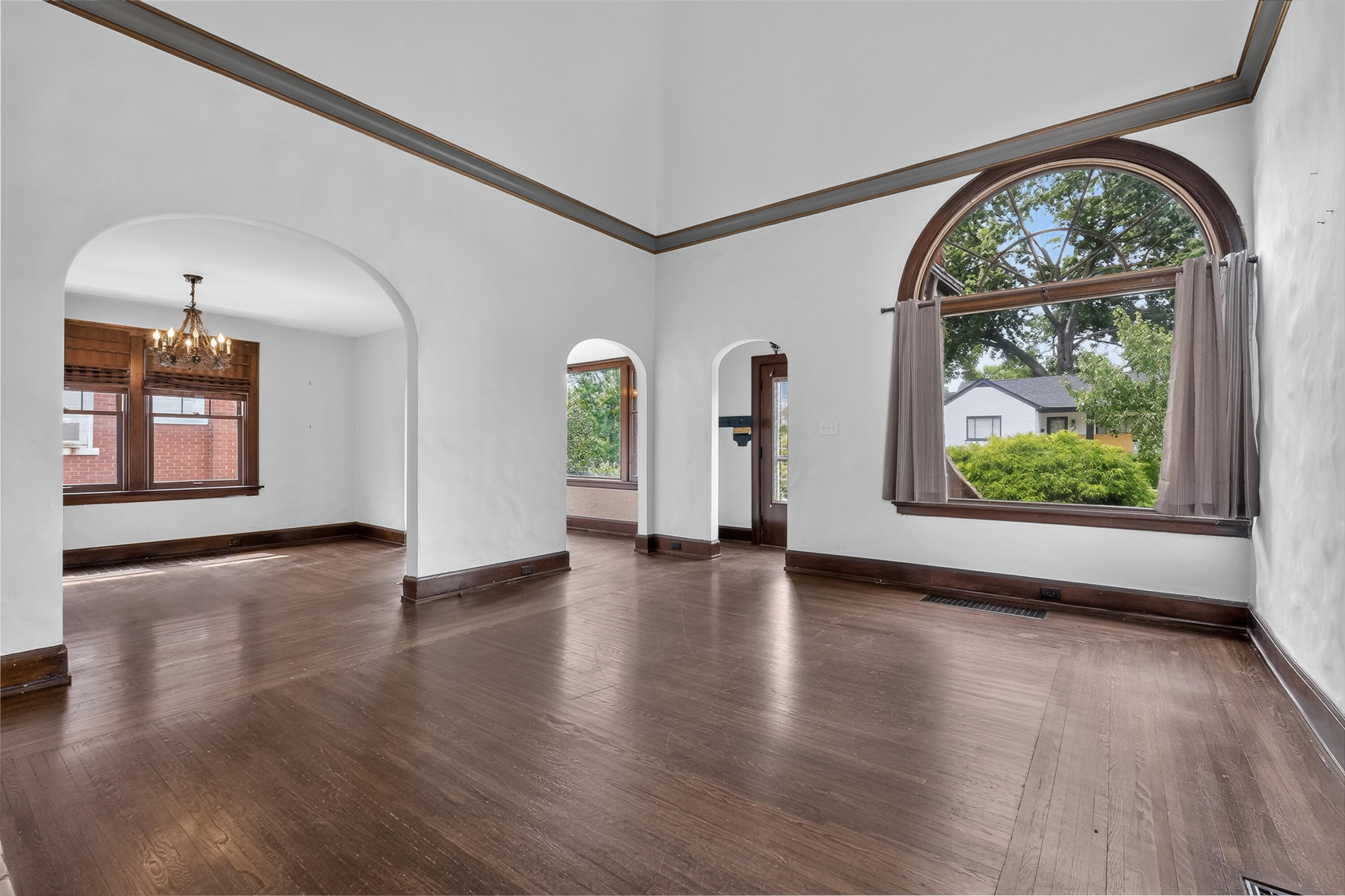 217 E 26th Street Property Photo 4