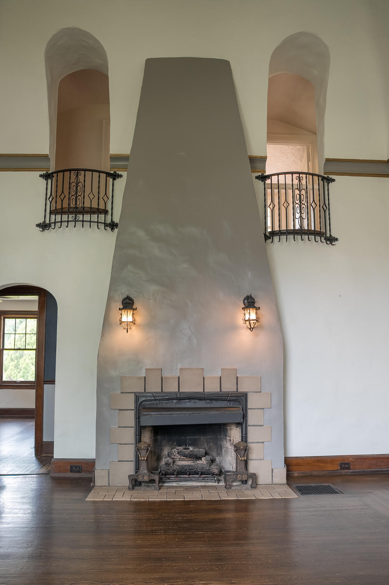 217 E 26th Street Property Photo 5