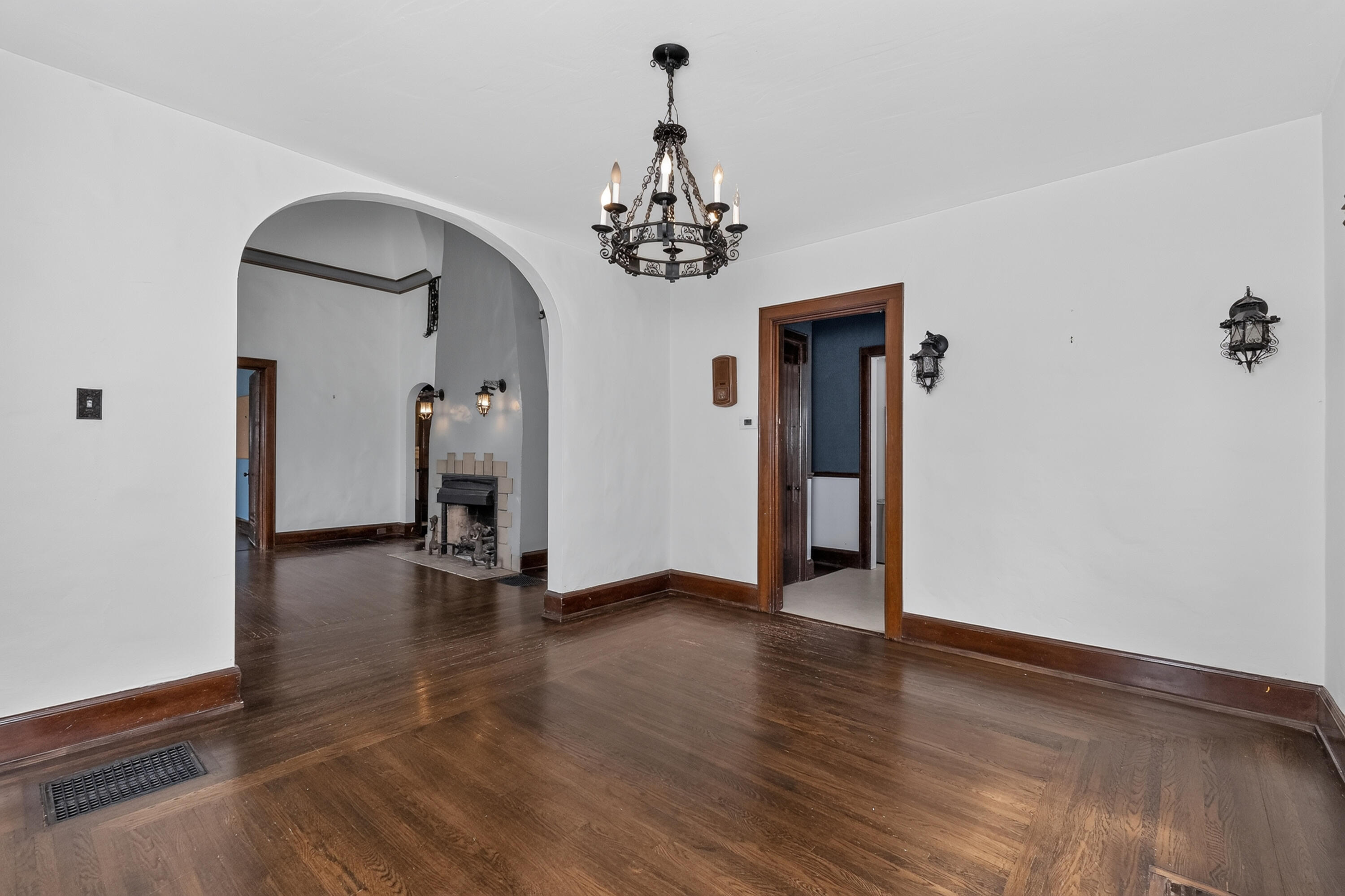 217 E 26th Street Property Photo 7