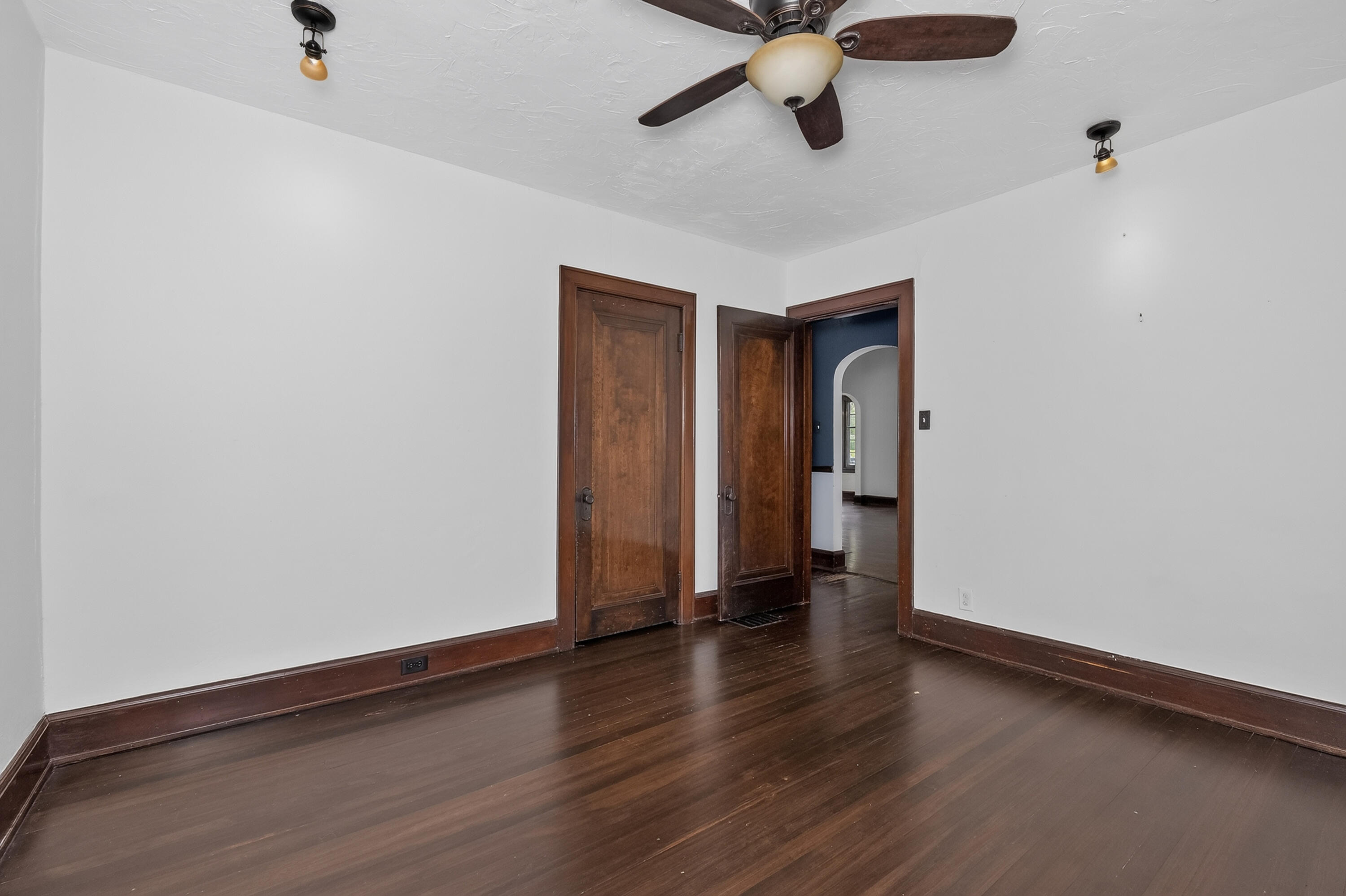 217 E 26th Street Property Photo 18