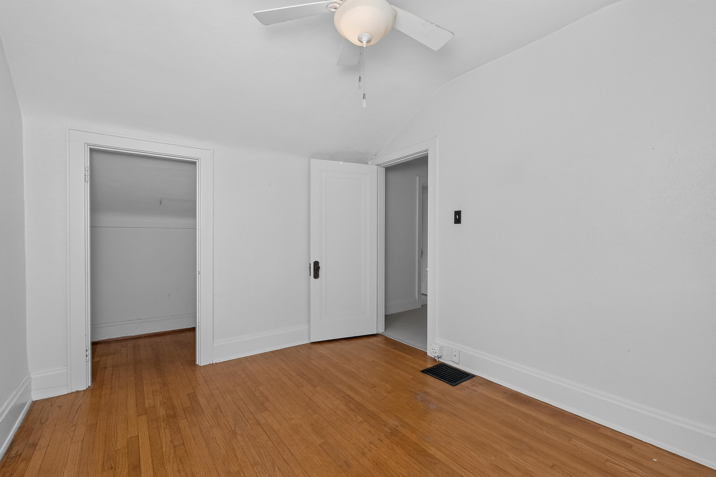 217 E 26th Street Property Photo 32