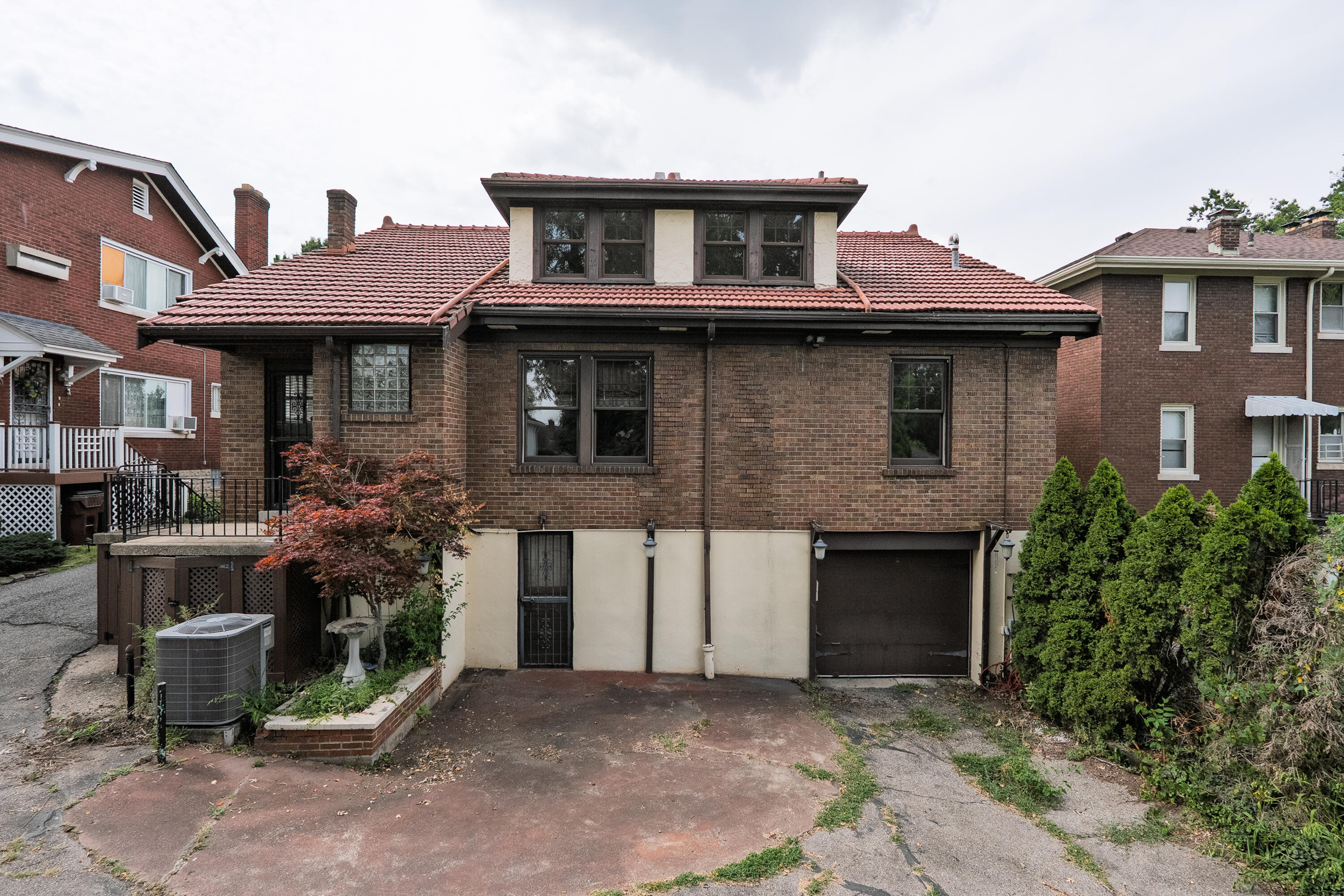 217 E 26th Street Property Photo 40