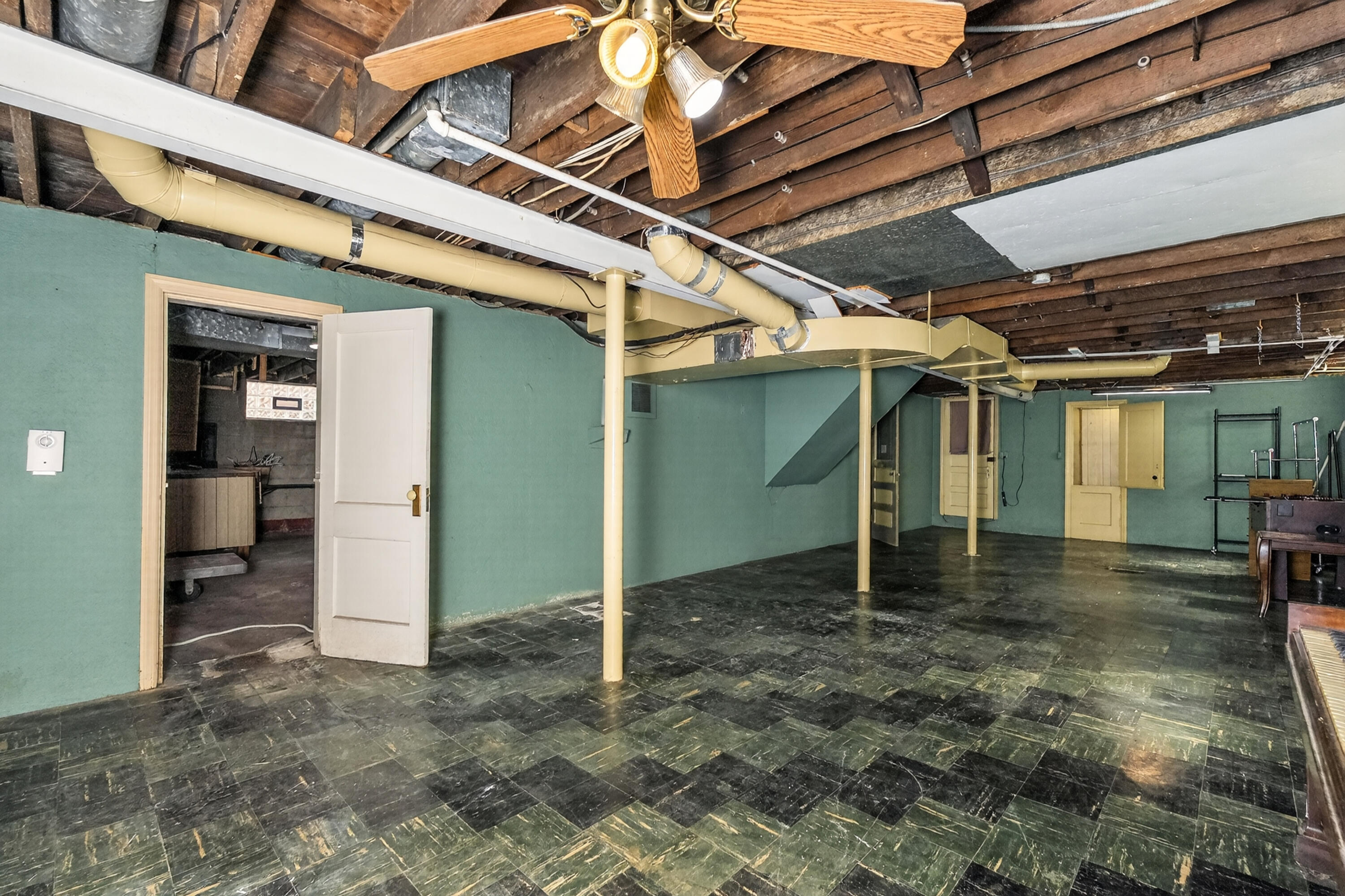 217 E 26th Street Property Photo 41
