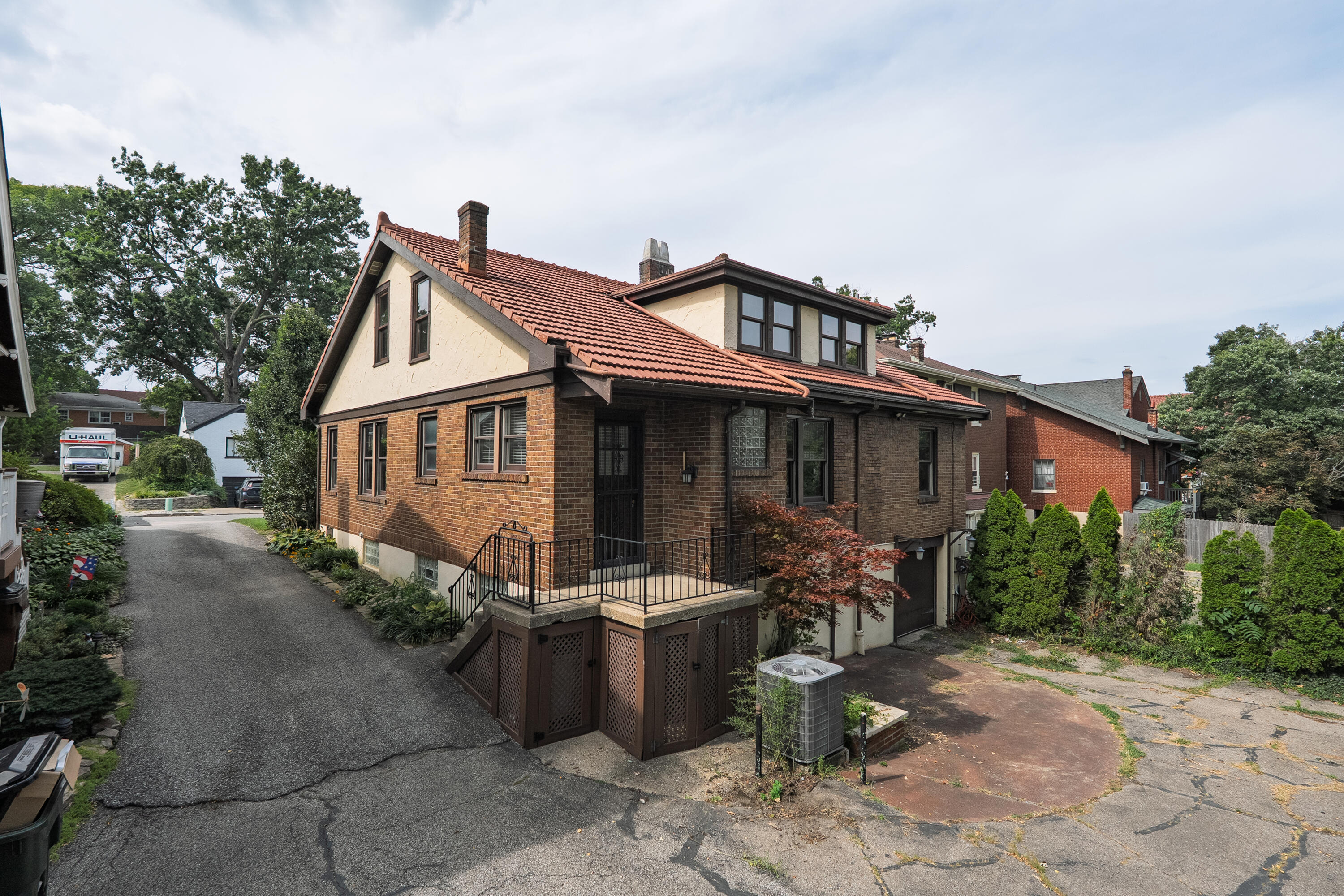 217 E 26th Street Property Photo 43