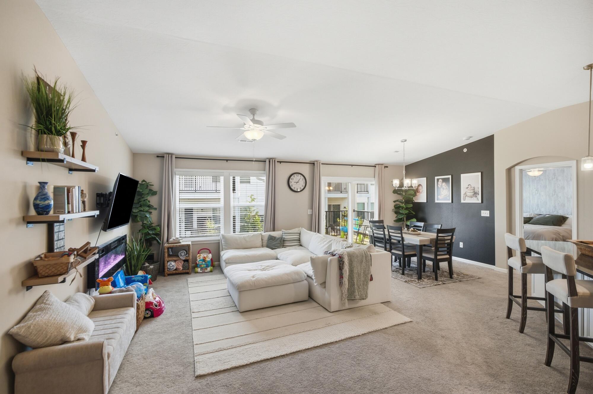 710 Crescent Landing Property Photo 4
