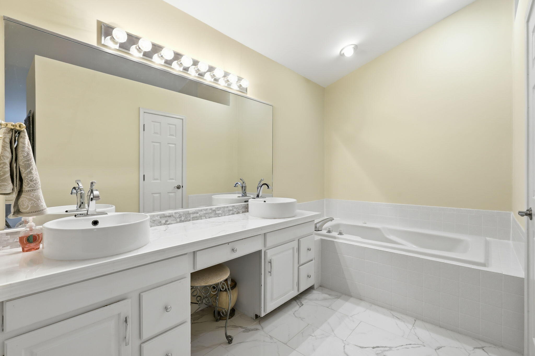 511 Fincastle Lane Property Photo 18