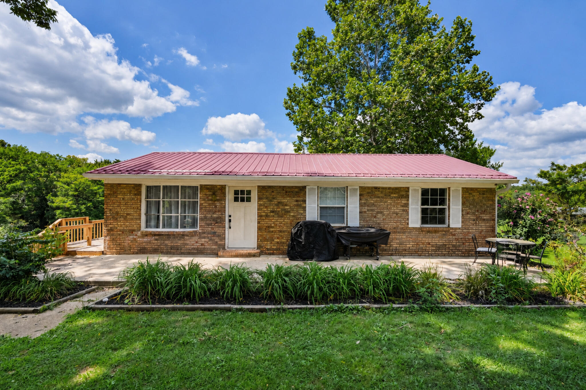 145 Eagle Tunnel Road Property Photo 1