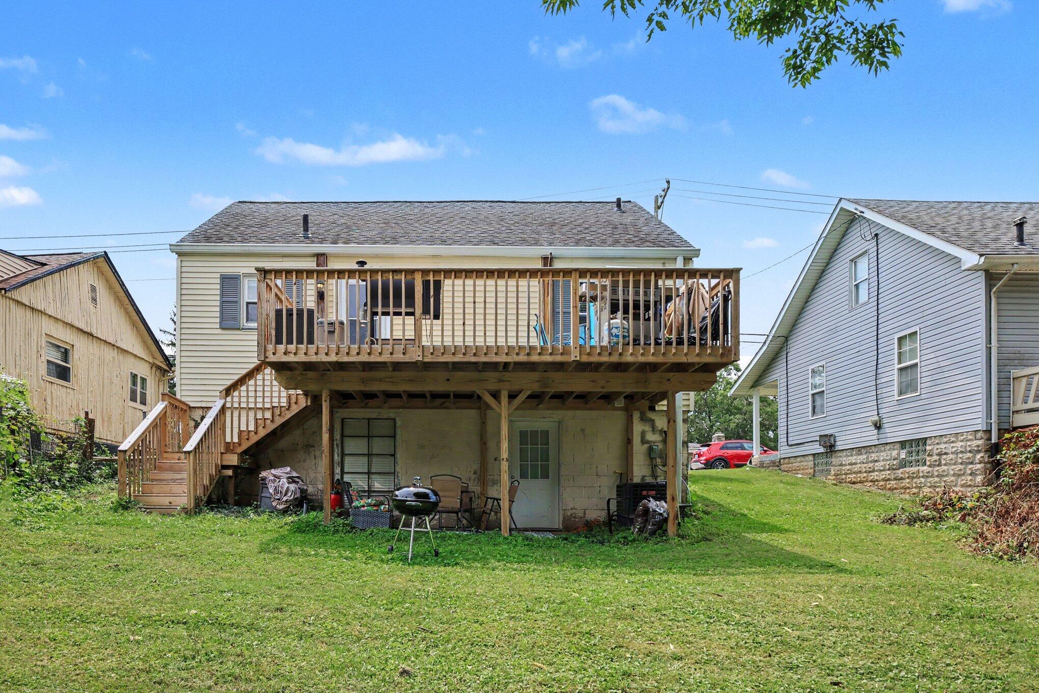 100 Sanders Drive Property Photo 2