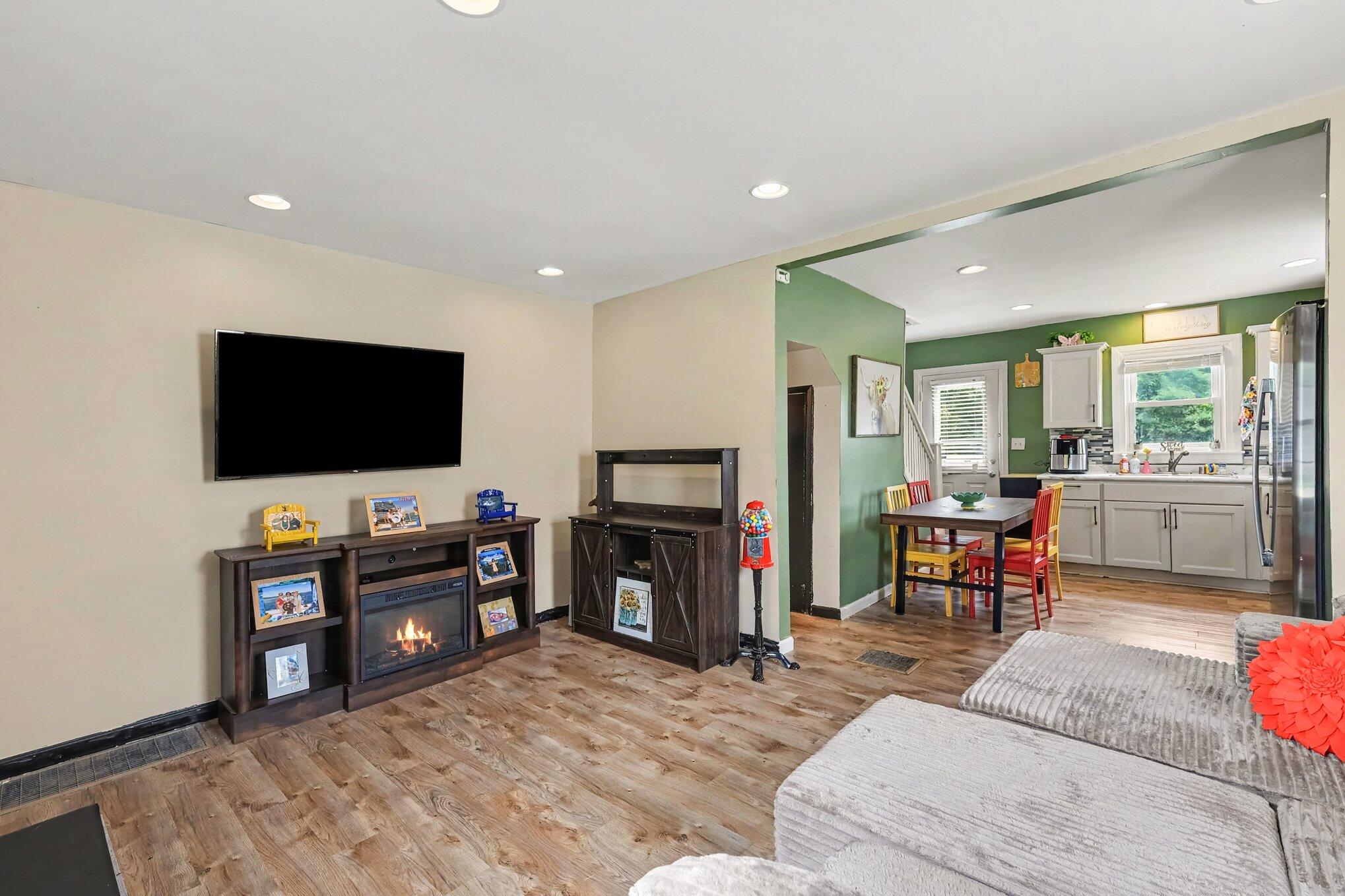 100 Sanders Drive Property Photo 8