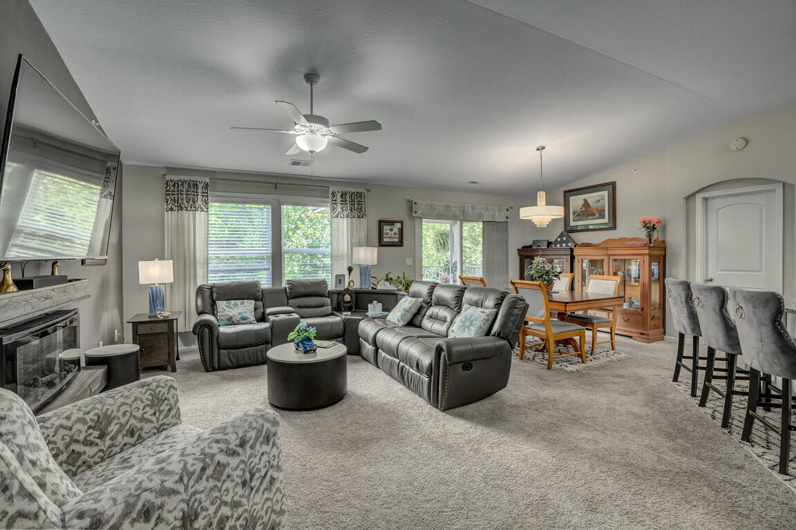 1825 Jesse Lane Property Photo 4