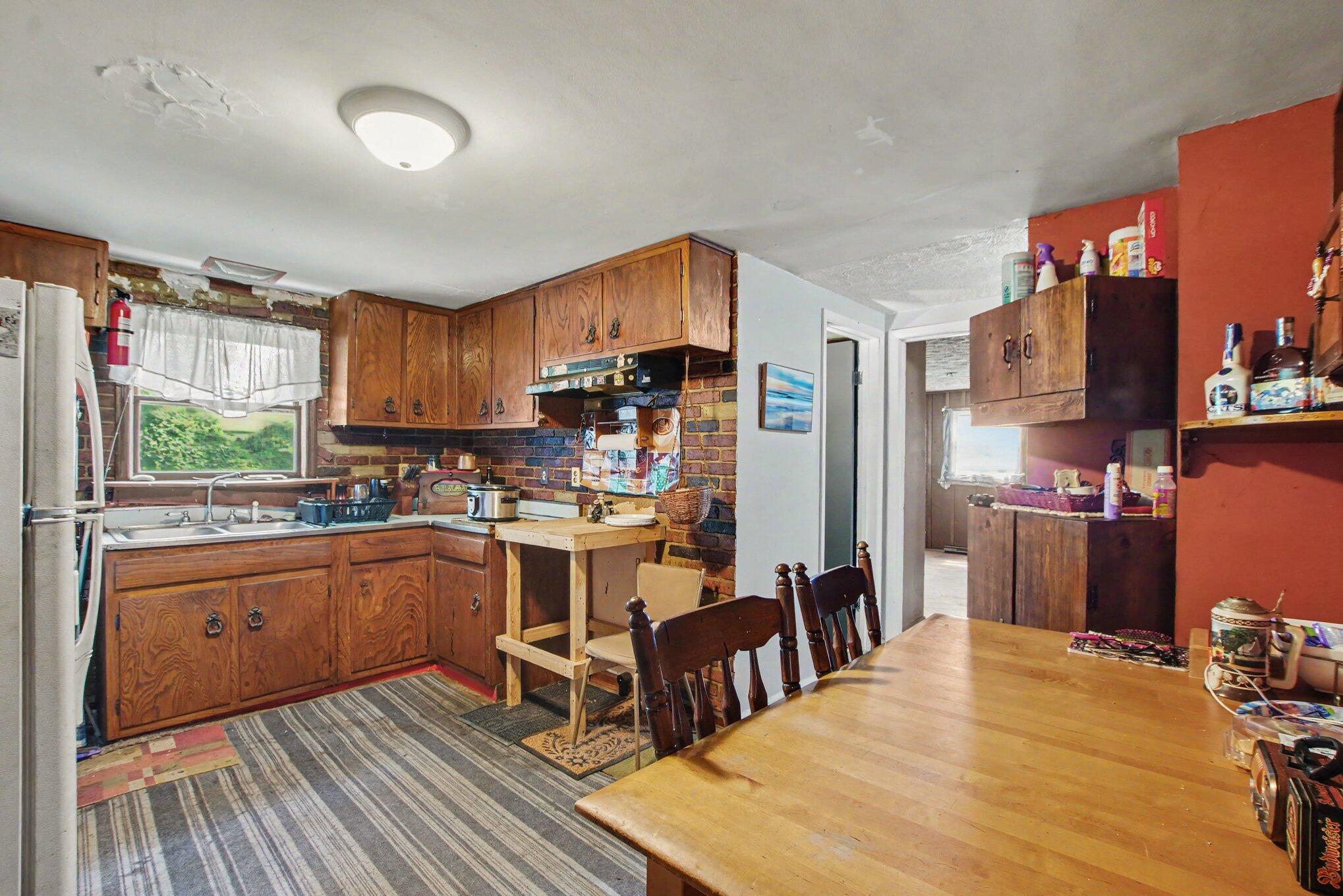484 Cardinal Court Property Photo 5