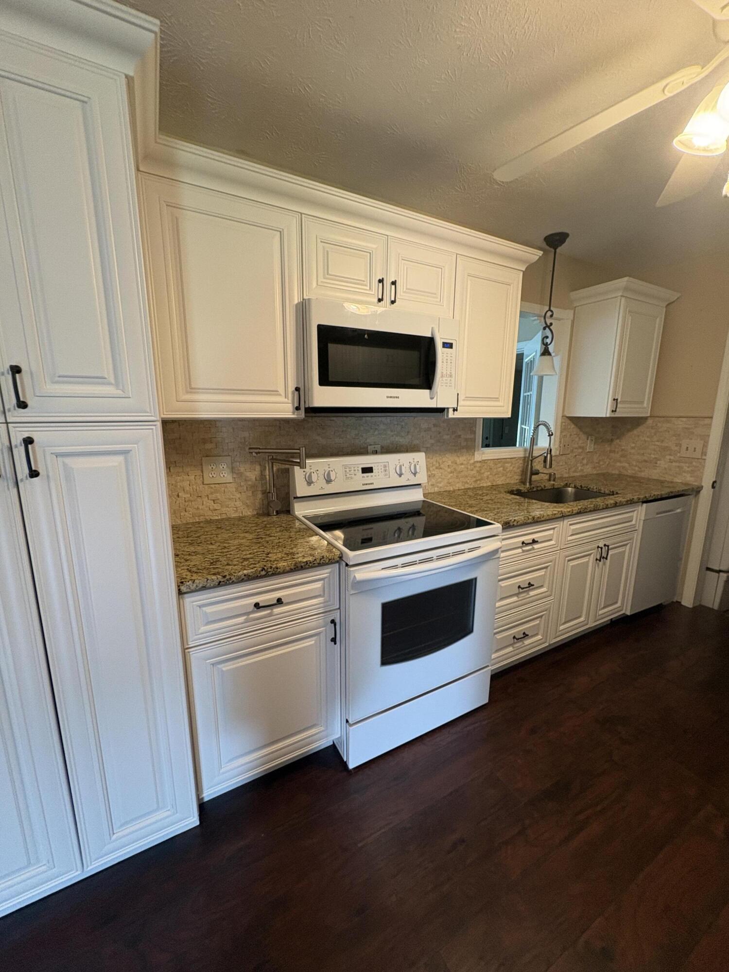 3 Pinhook Place Property Photo 5