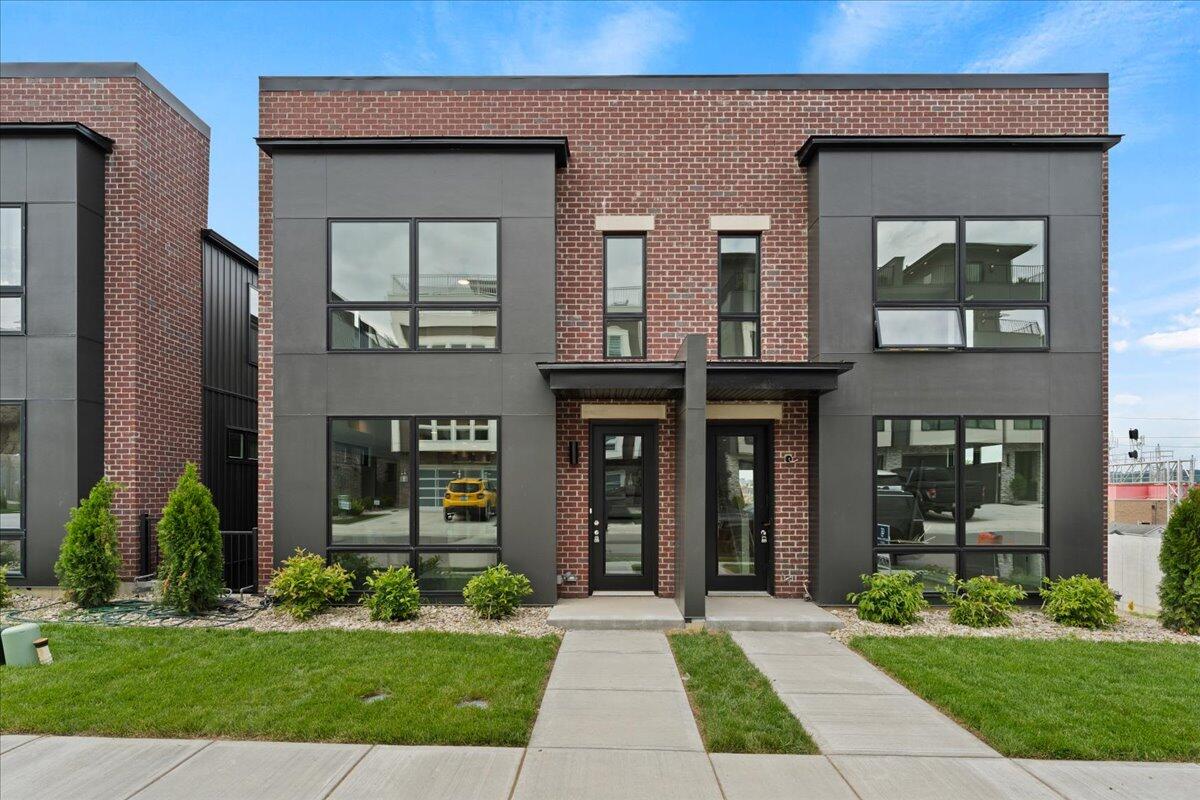 93 W 13th Street, 12 Property Photo 1
