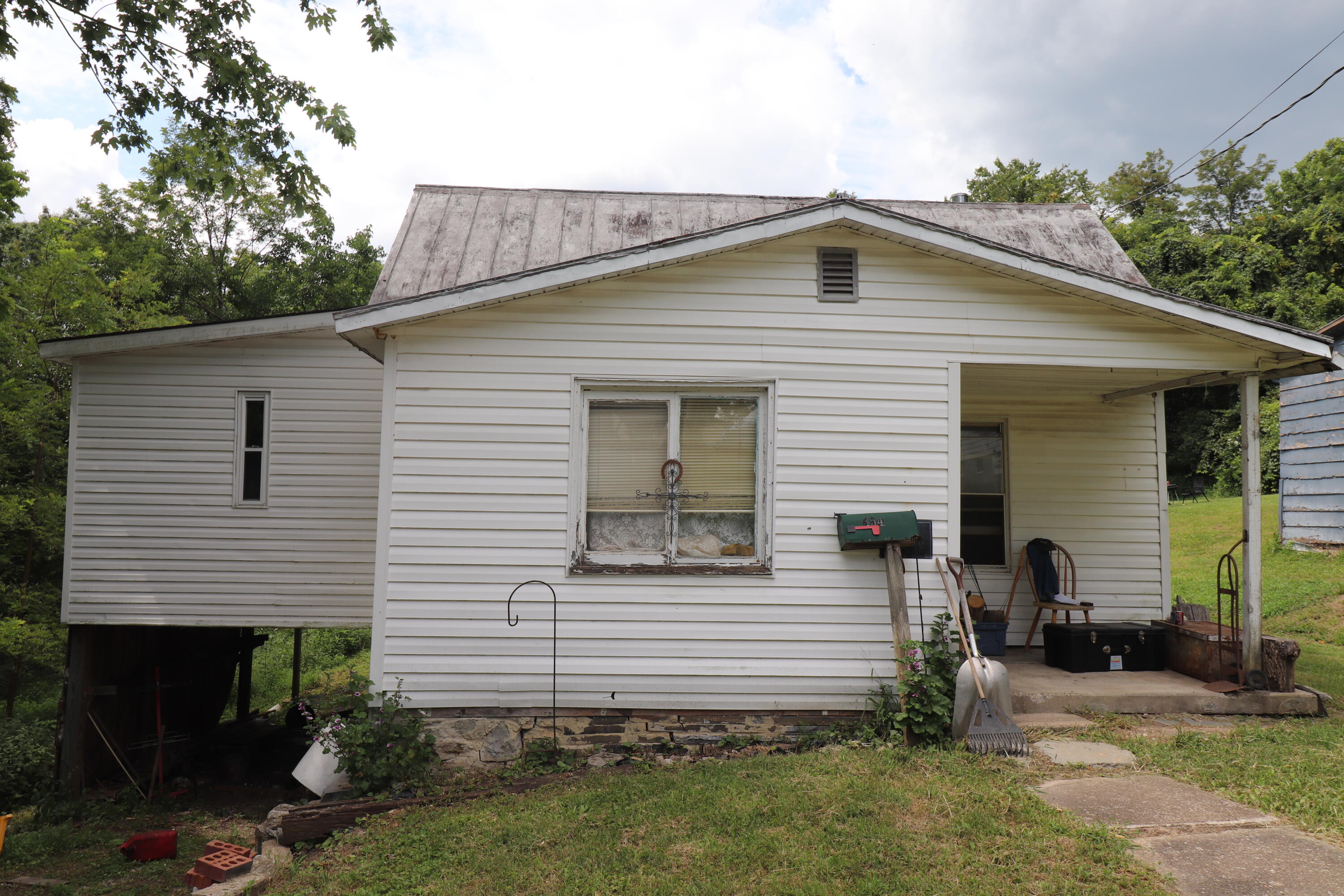 354 Garrett Avenue Property Photo 4