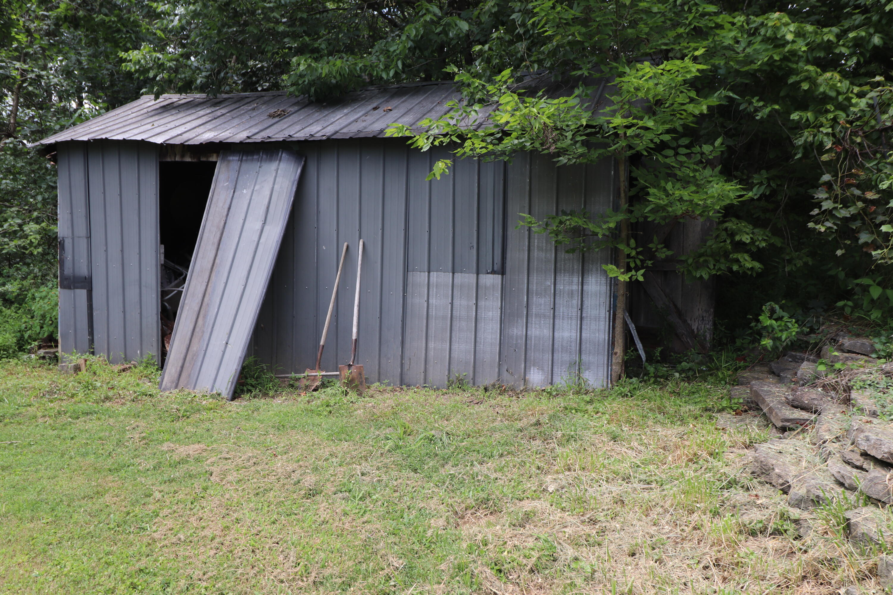 354 Garrett Avenue Property Photo 12