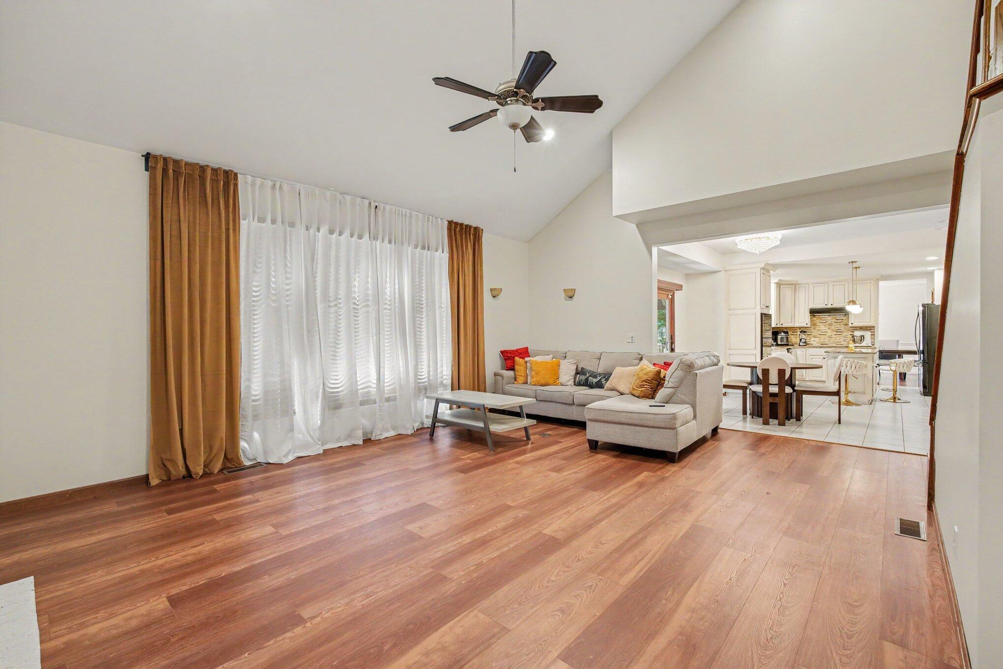 10196 Waterside Court Property Photo 17