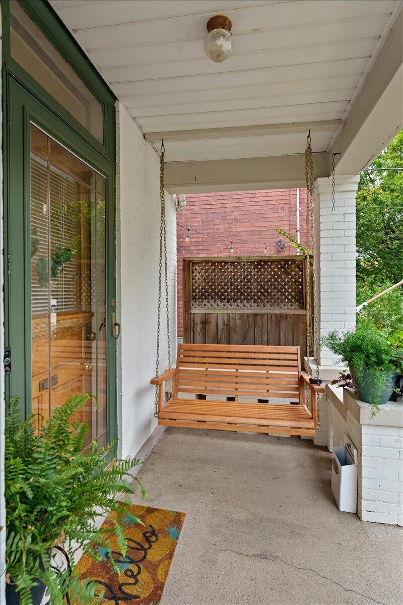 808 E 7th Street Property Photo 4