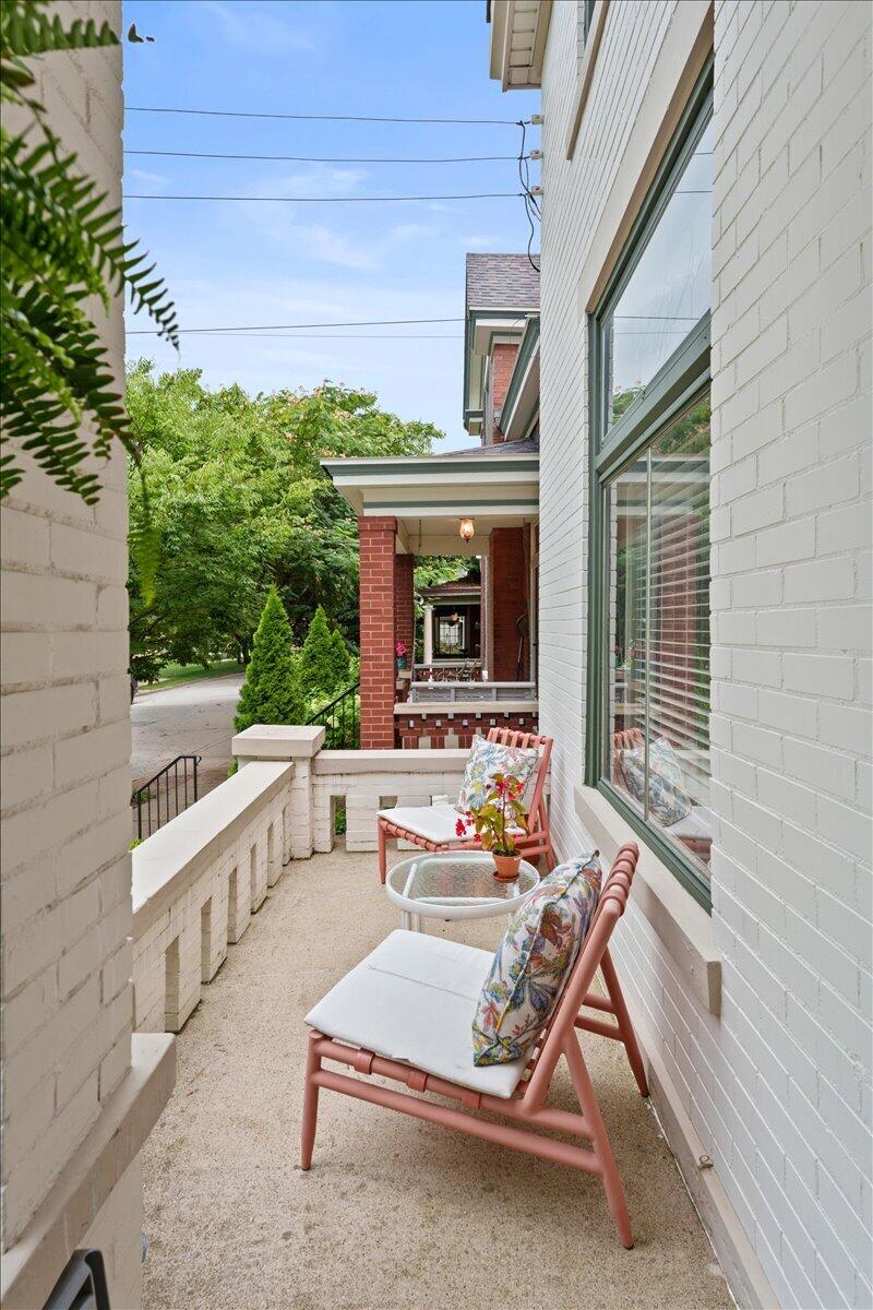 808 E 7th Street Property Photo 5