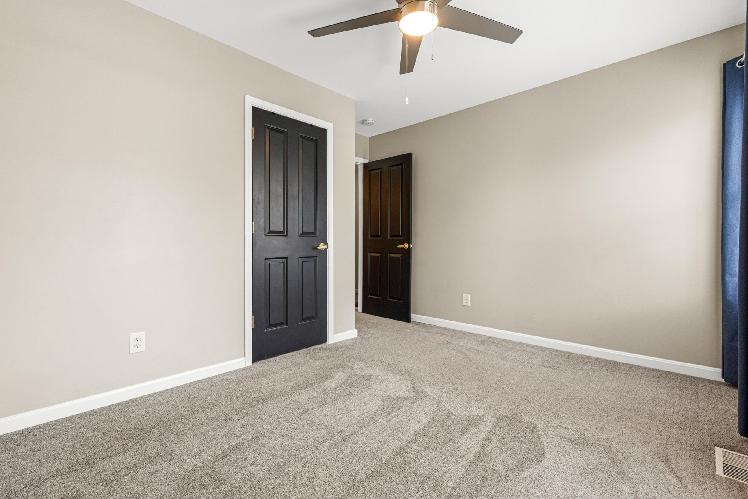 230 W 8th Street Property Photo 16