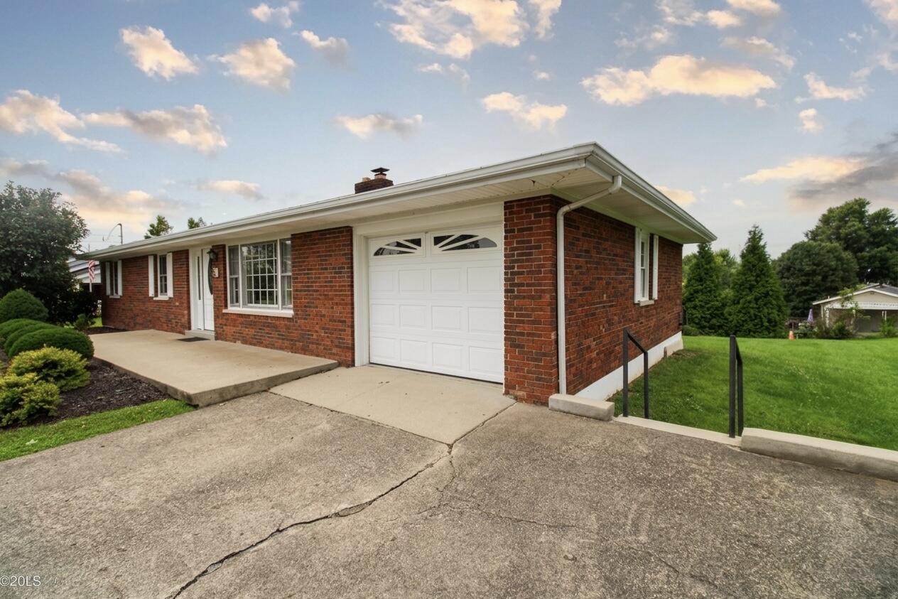 1 Tracy Lane Property Photo 35