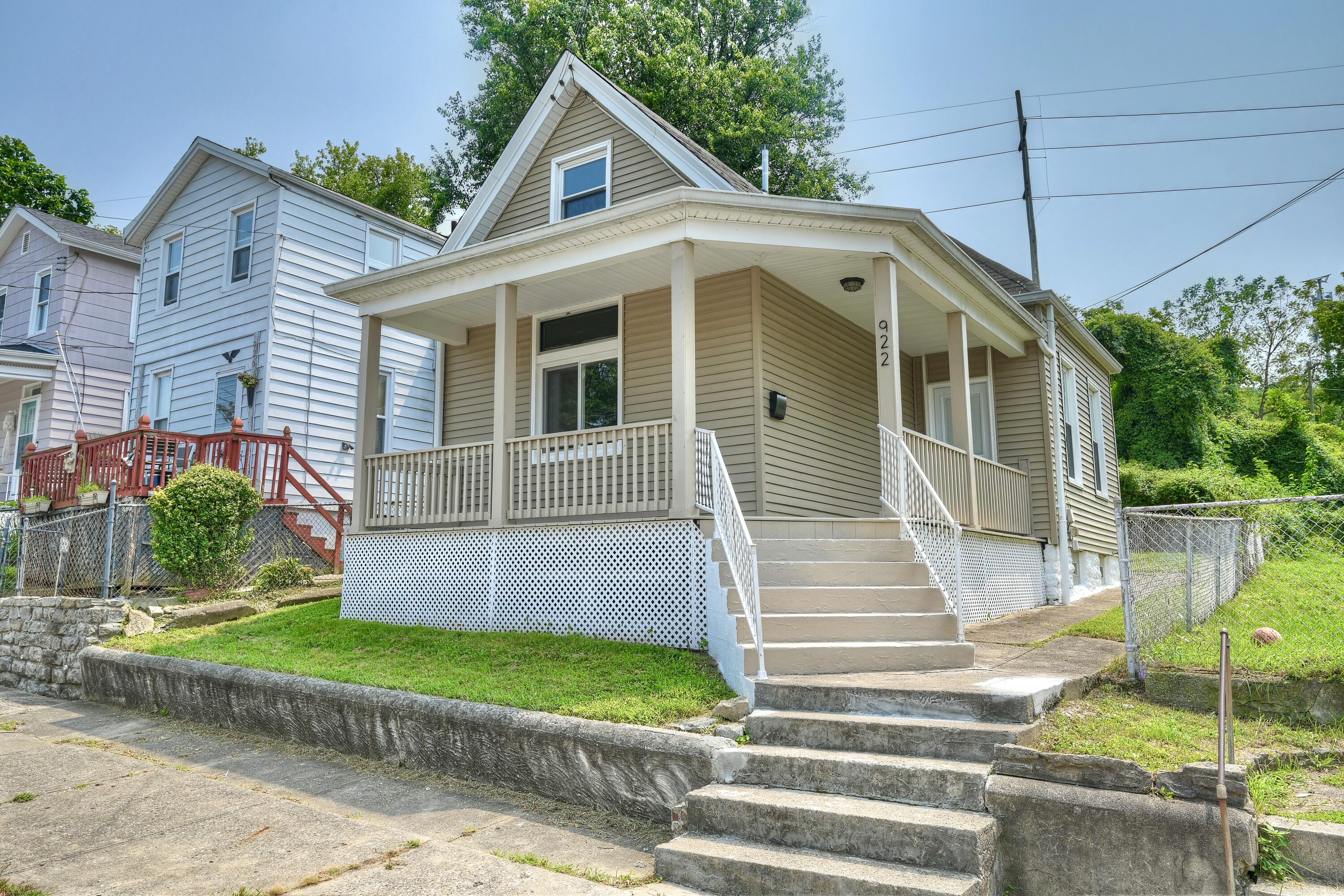 922 6th Avenue Property Photo 1