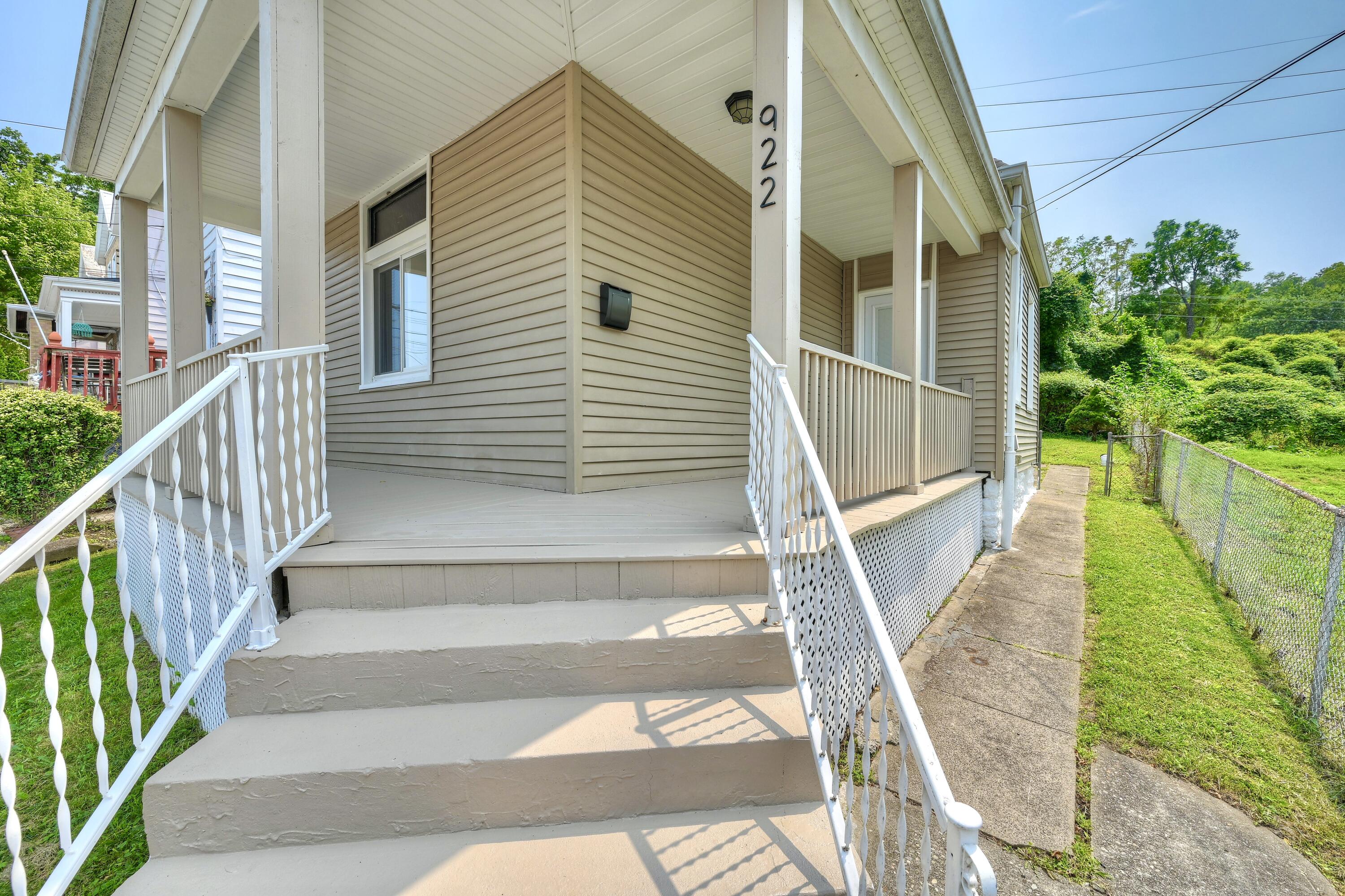 922 6th Avenue Property Photo 2