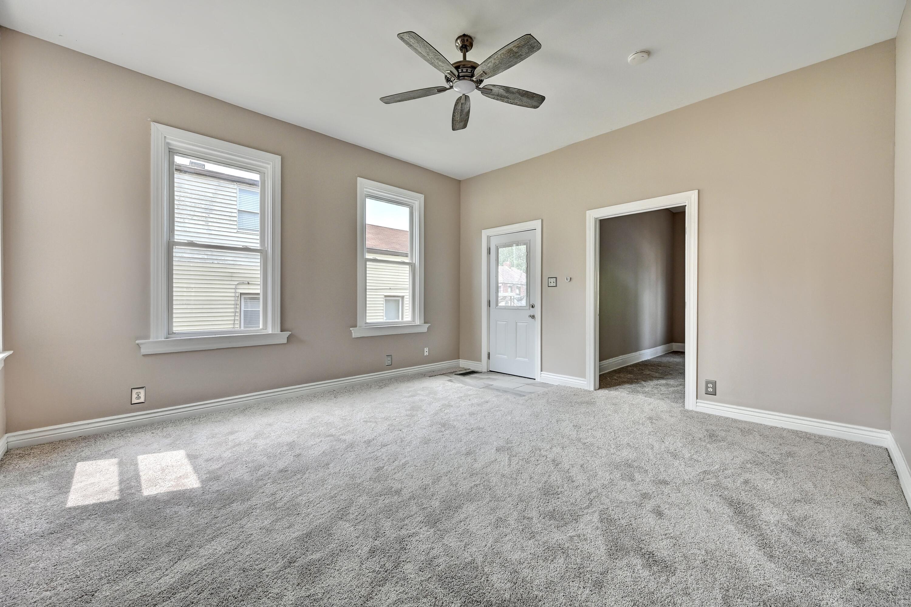 922 6th Avenue Property Photo 4