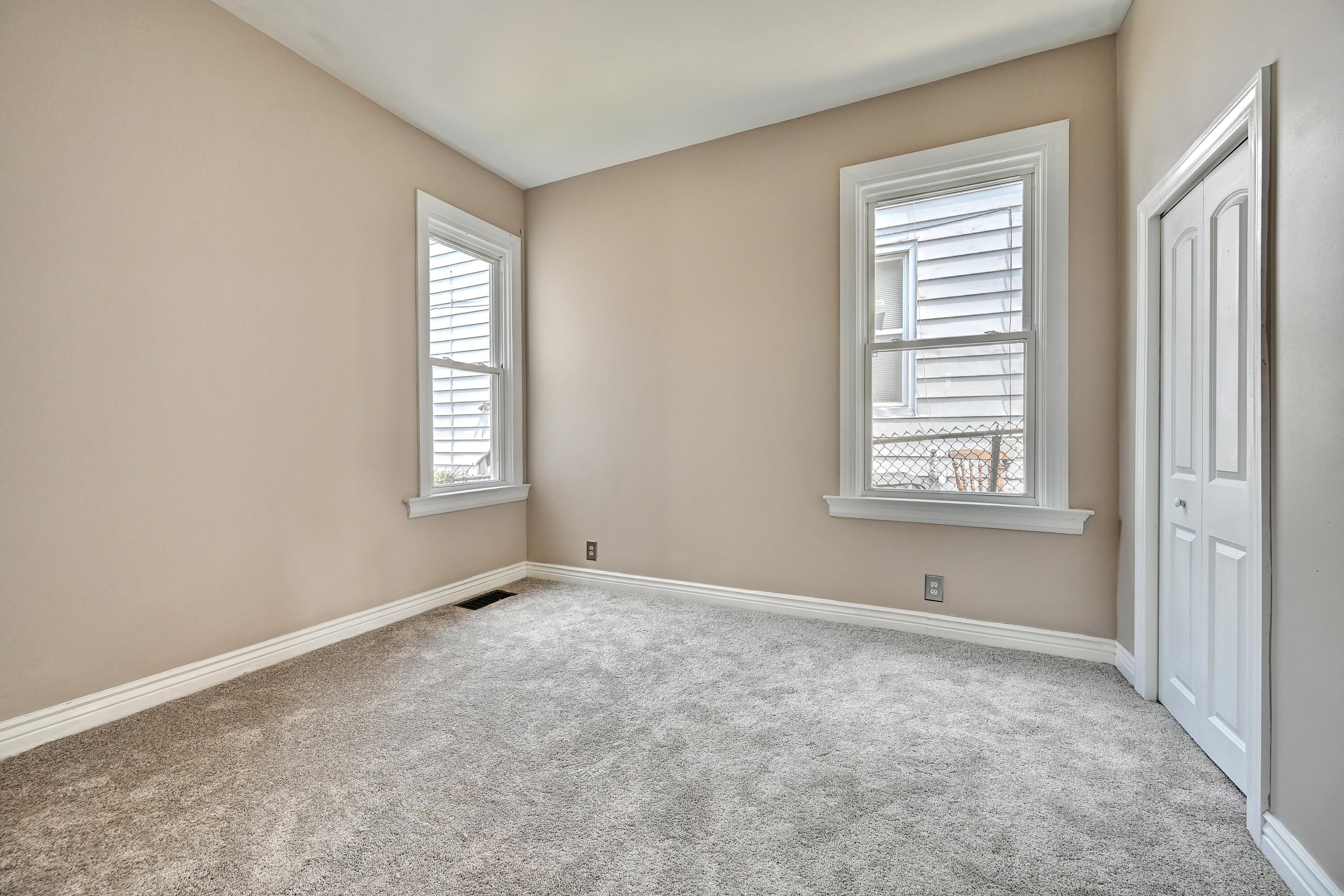 922 6th Avenue Property Photo 17