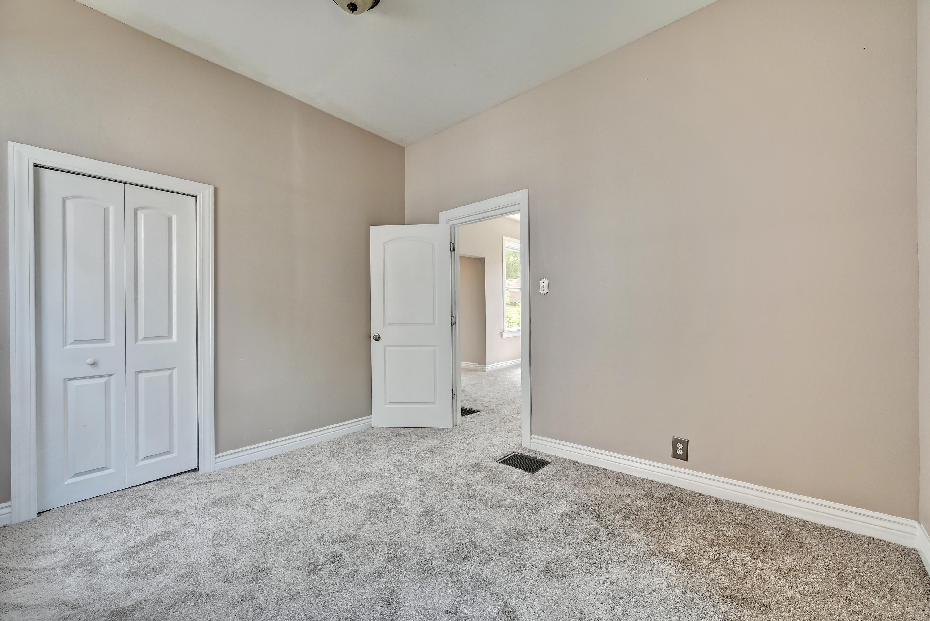 922 6th Avenue Property Photo 18