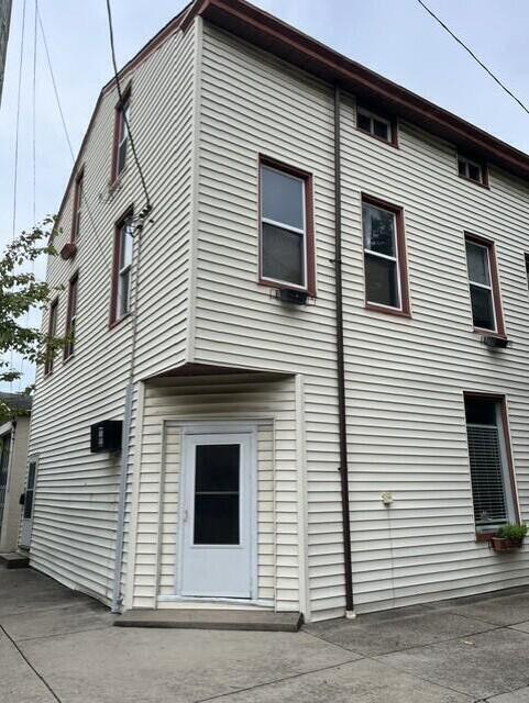 646 Monroe Street Property Photo 1
