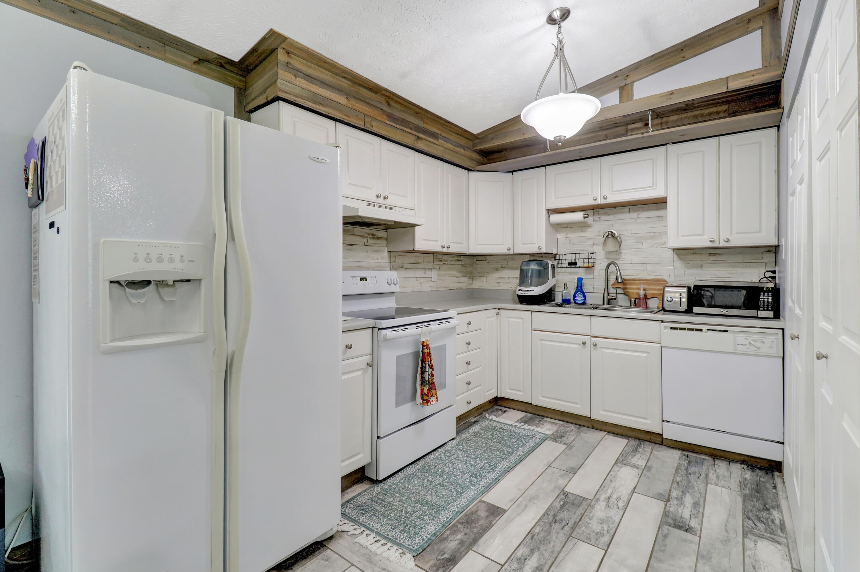 6367 Thistlewood Lane Property Photo 10