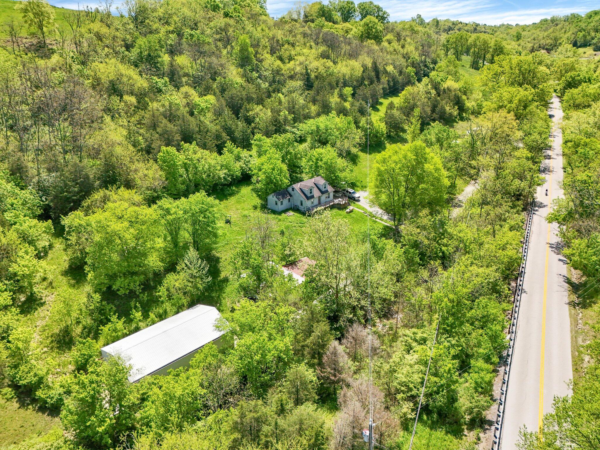 10061 Persimmon Grove Pike Property Photo 3