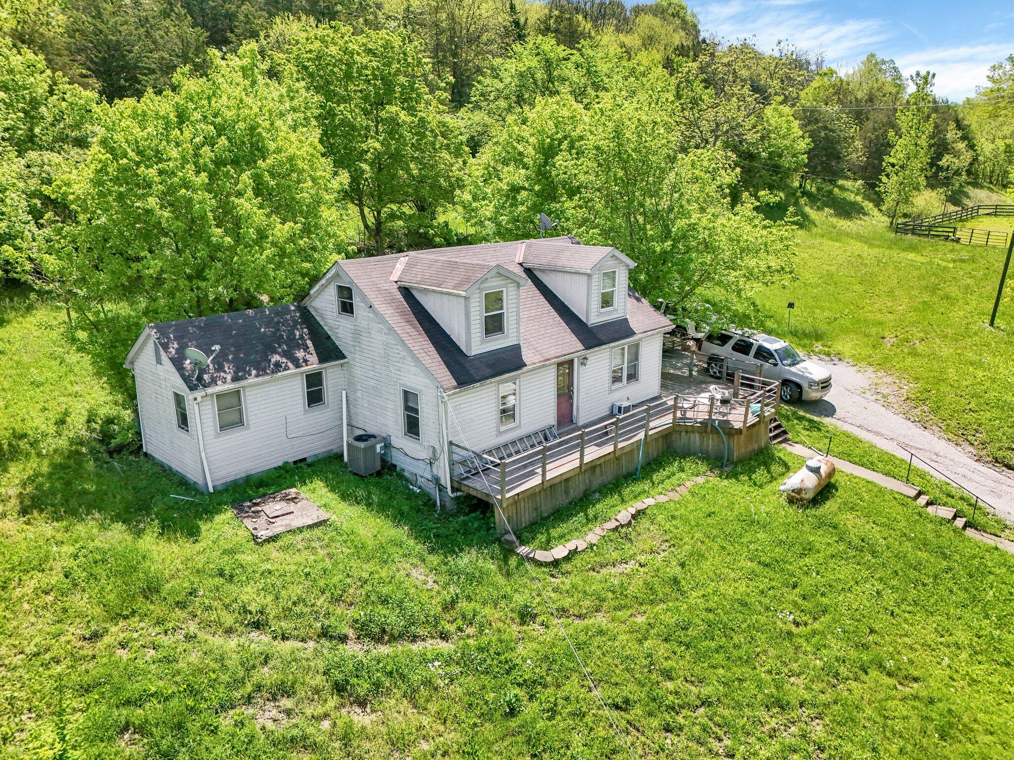 10061 Persimmon Grove Pike Property Photo 7