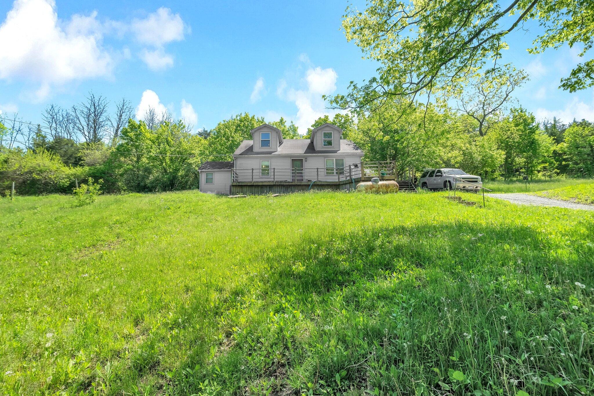 10061 Persimmon Grove Pike Property Photo 9