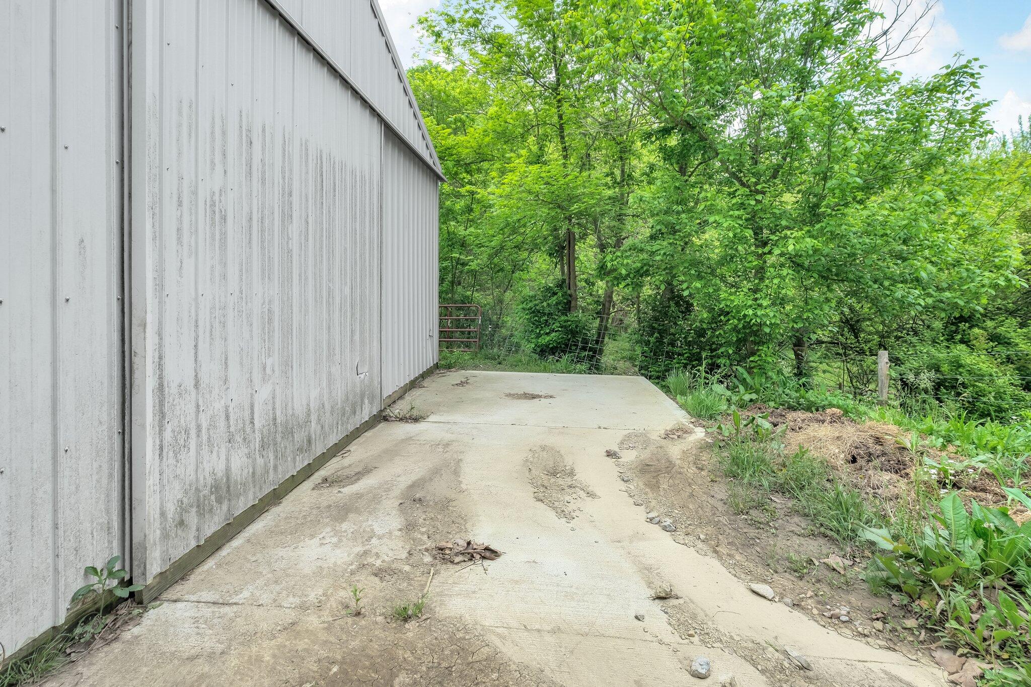 10061 Persimmon Grove Pike Property Photo 22