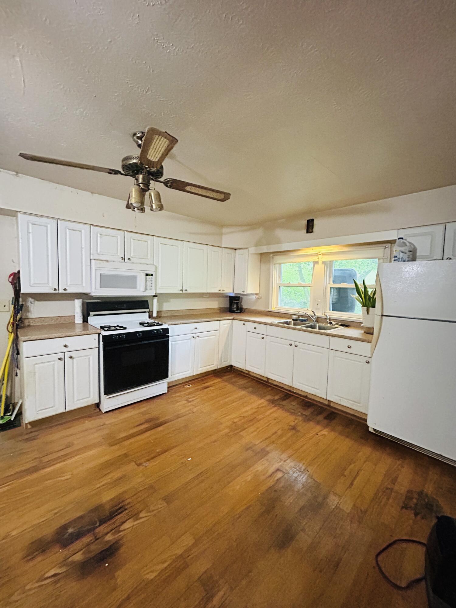 10061 Persimmon Grove Pike Property Photo 33