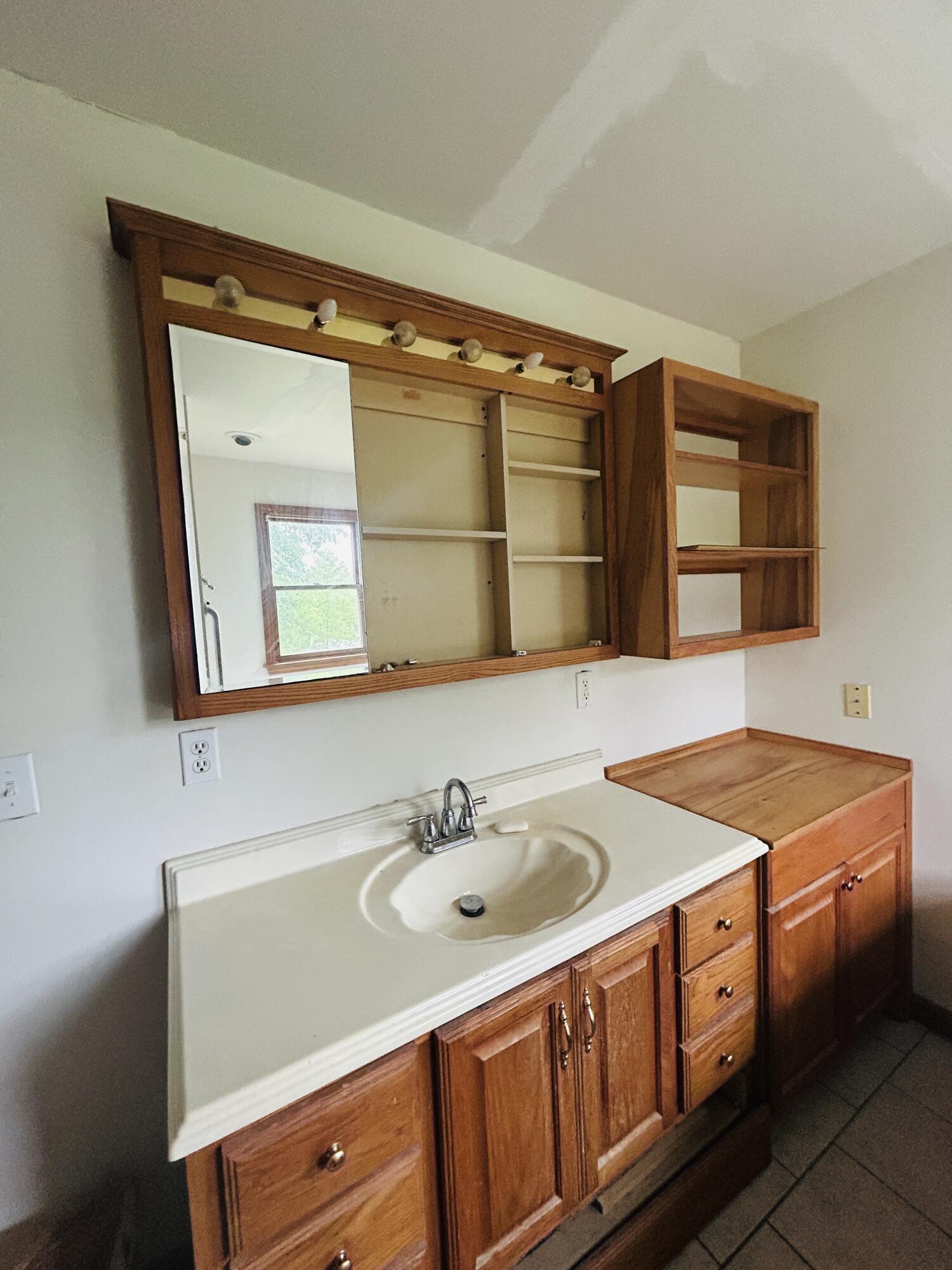 10061 Persimmon Grove Pike Property Photo 40