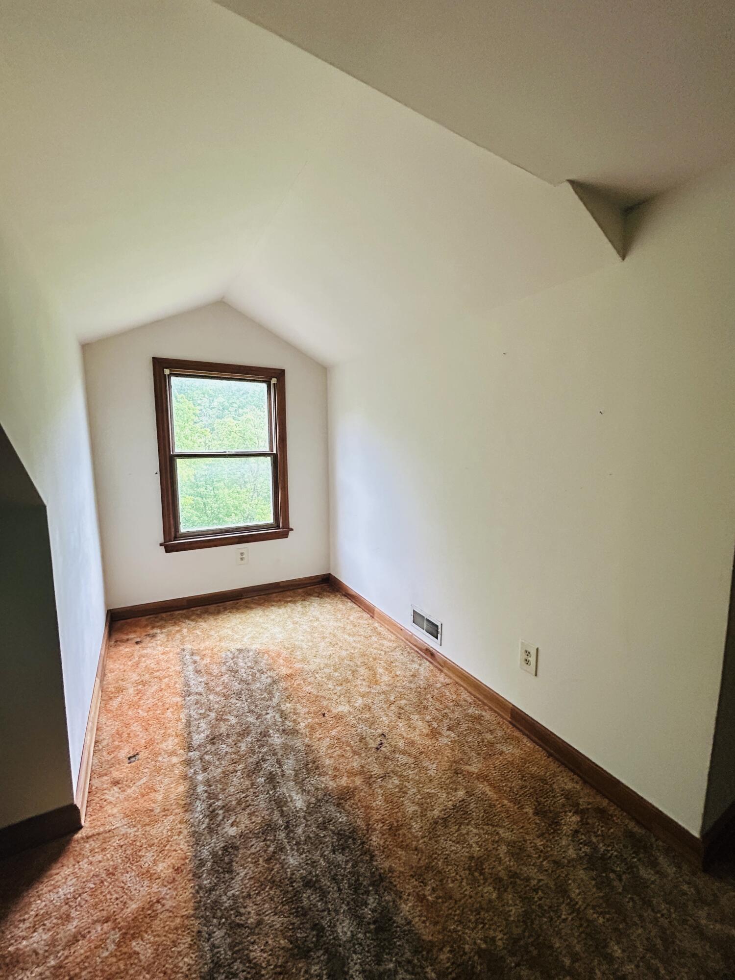 10061 Persimmon Grove Pike Property Photo 44