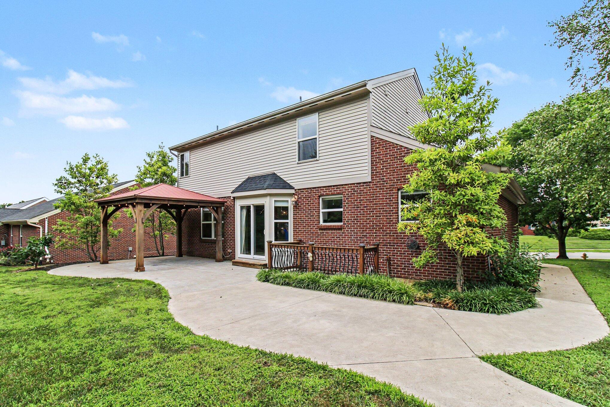 2031 Arbor Springs Boulevard Property Photo 8