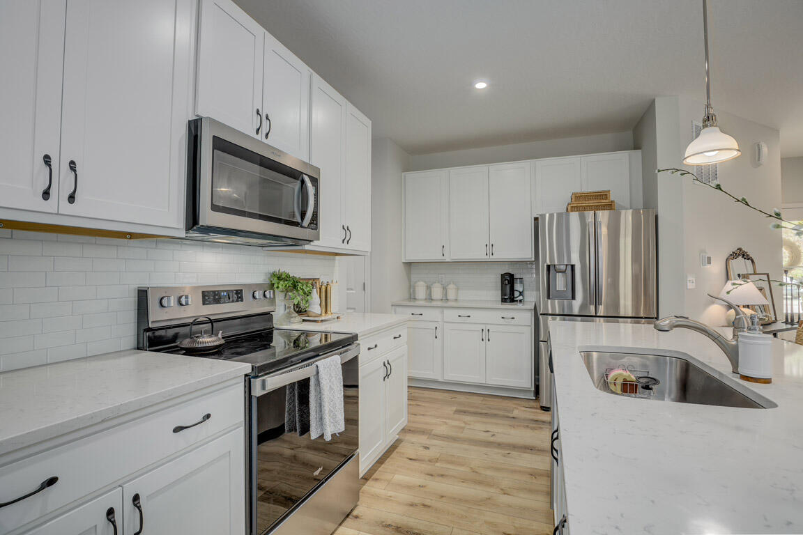 688 Streamside Drive, Lower Property Photo 6