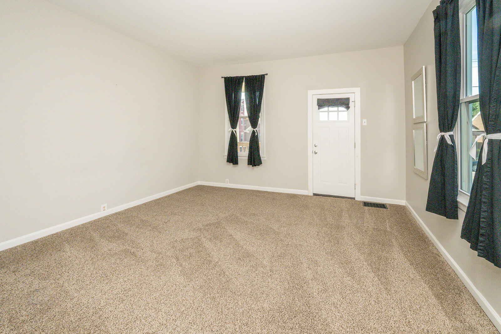 230 W 9th Street Property Photo 17
