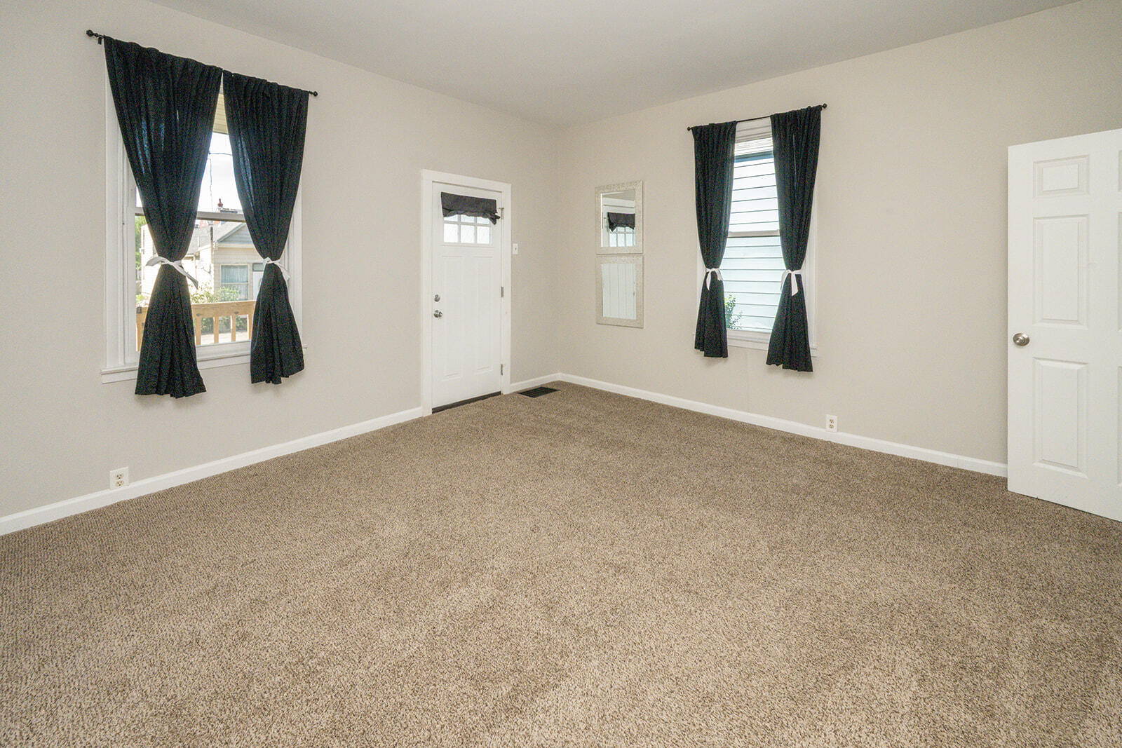 230 W 9th Street Property Photo 18
