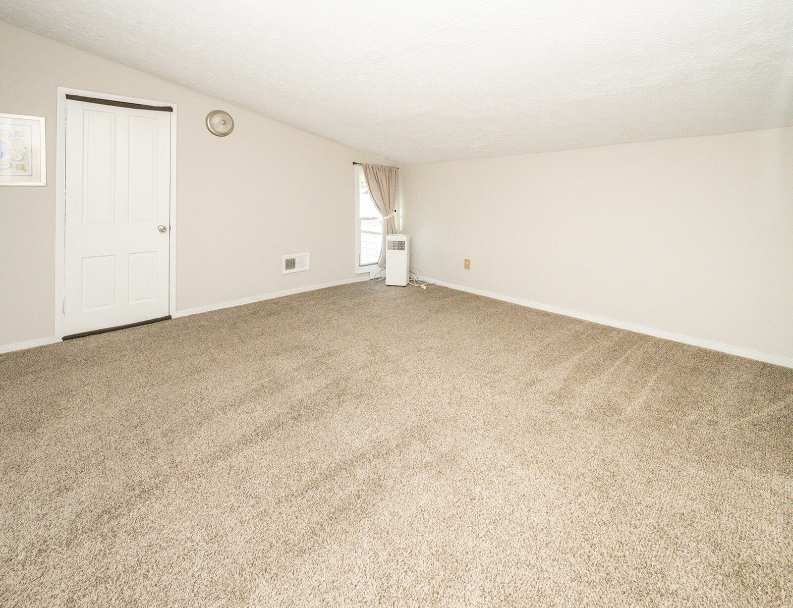 230 W 9th Street Property Photo 22